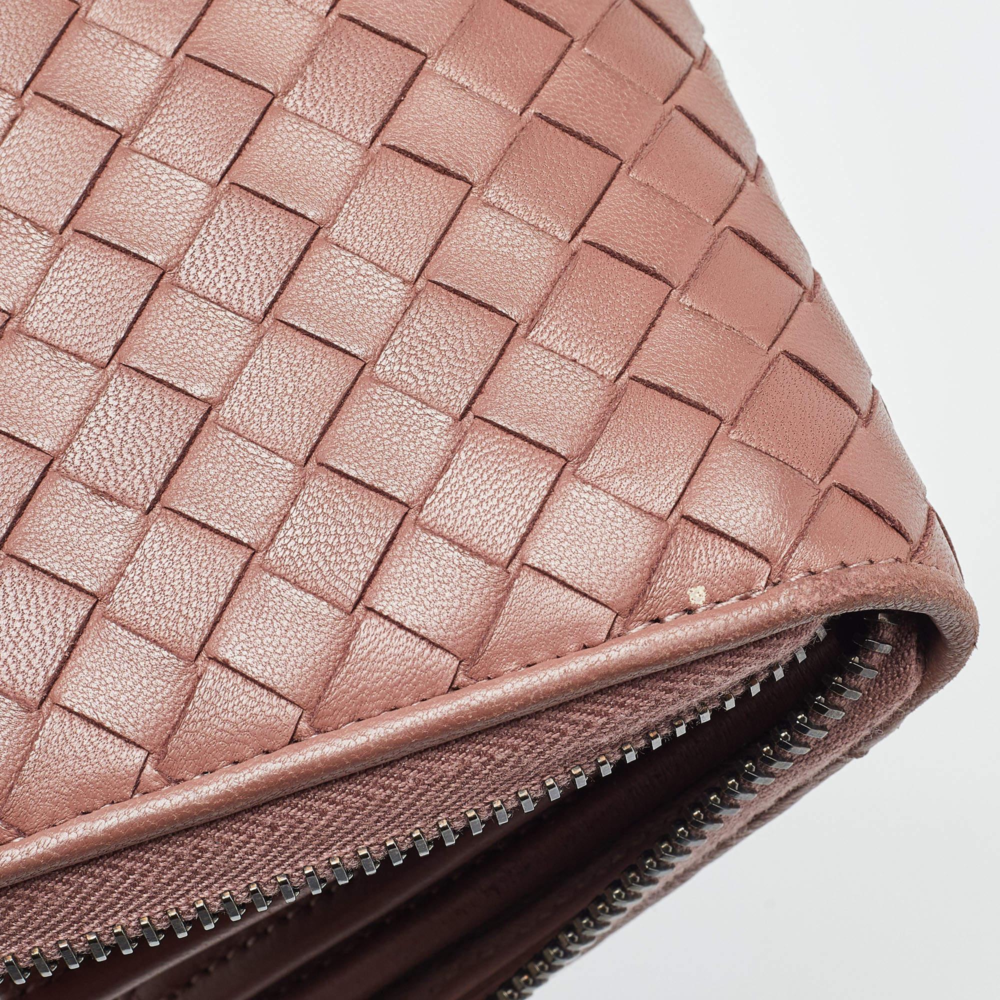 Bottega Veneta Old Rose Intrecciato Leather Zip Around Wallet For Sale 6