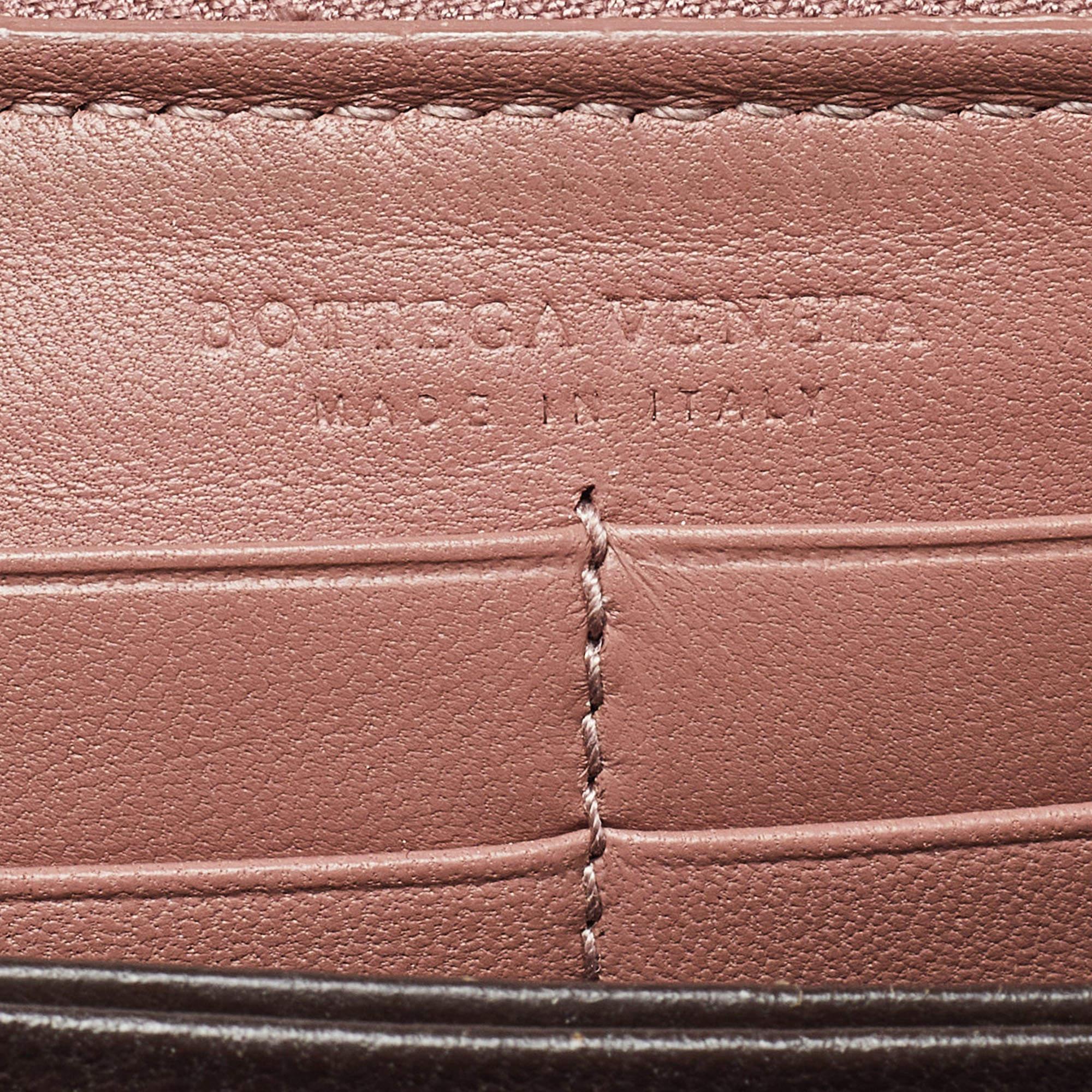 Women's Bottega Veneta Old Rose Intrecciato Leather Zip Around Wallet For Sale