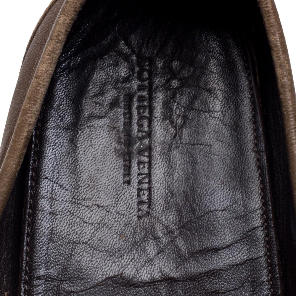 Bottega Veneta Olive Green Intrecciato Leather Loafers Size 38.5 In Good Condition For Sale In Dubai, Al Qouz 2