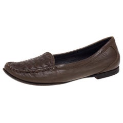 Olivgrüne Intrecciato Loafers aus Leder von Bottega Veneta Größe 38,5