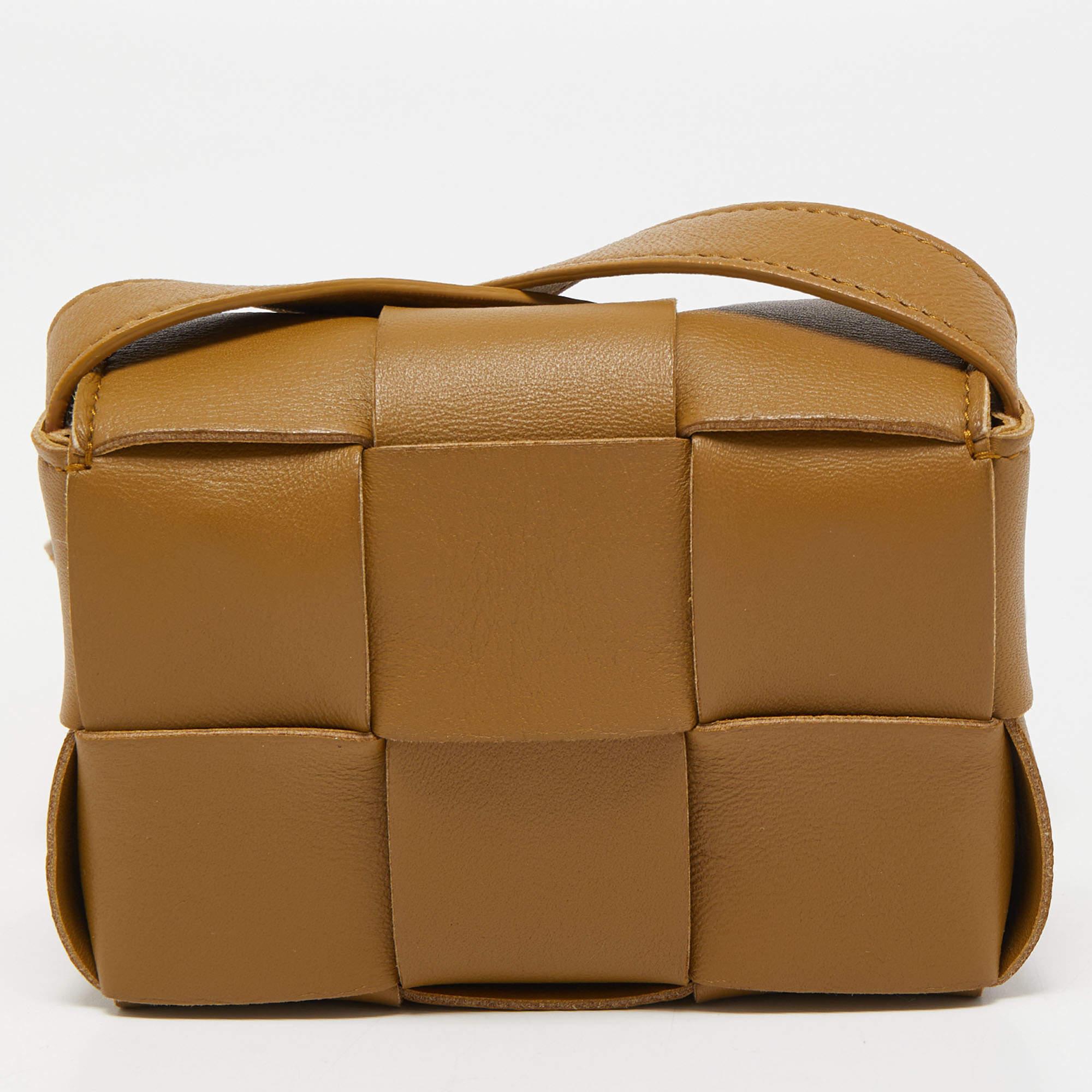 The Cassette bag by Bottega Veneta is all things stylish, trendy and Instagrammable. With its playful take on the brand's signature house code - the Intrecciato weave, the bag's exterior flaunts a maxi version of the weave. It is crafted from