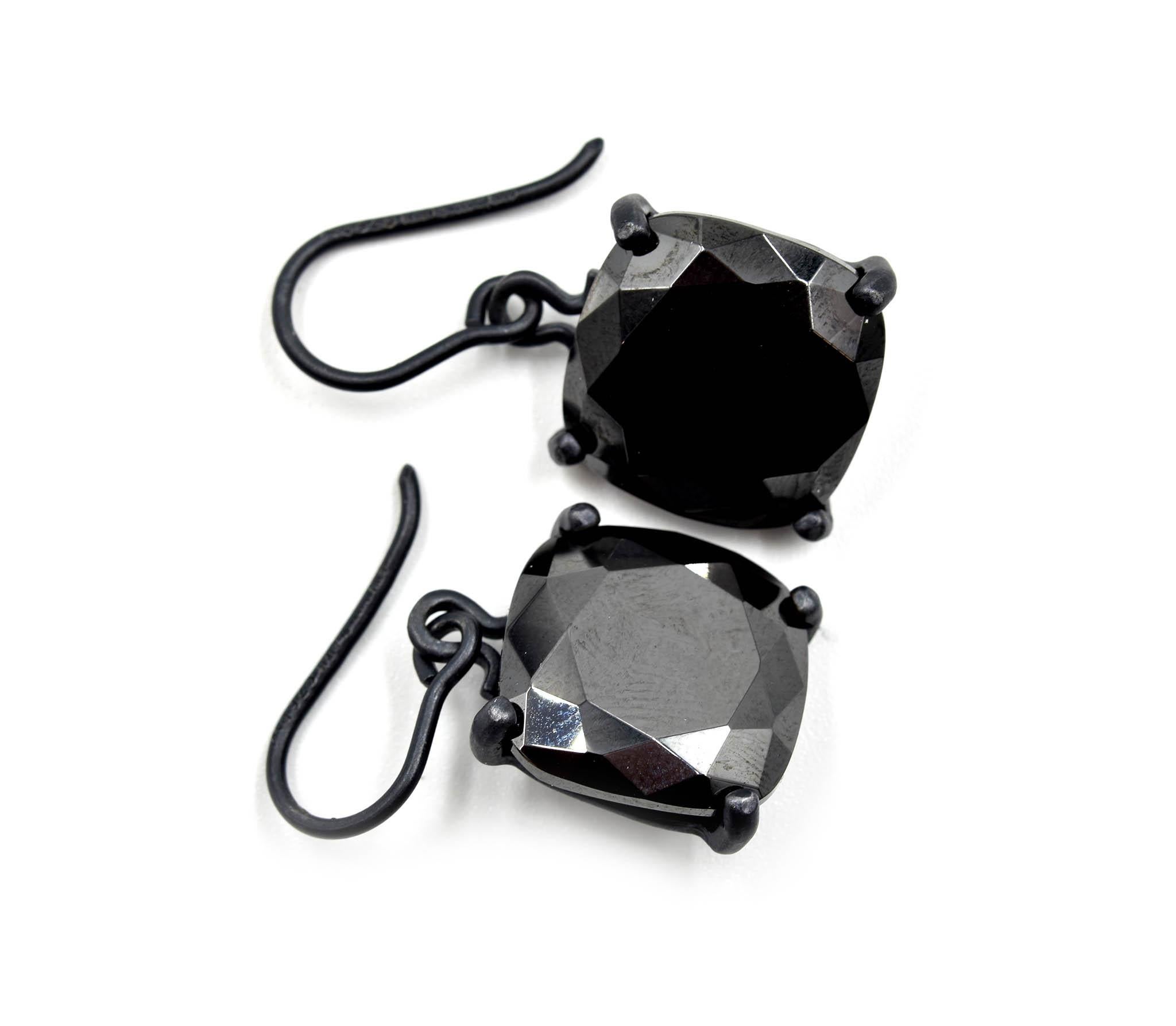 Designer: Bottega Veneta
Material: sterling silver
Dimensions: each earring measures 1 ¼ inches long, and the onyx measures 5/8 inches by 5/8 inches
Weight: 14.50 grams
