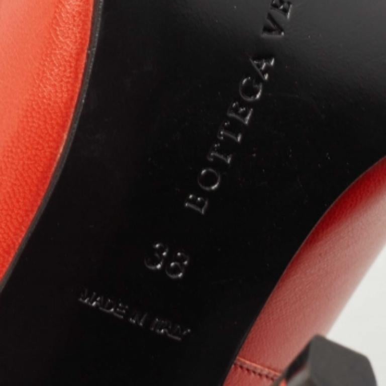 Bottega Veneta Orange/Schwarze Leder-Pumps Größe 38 im Angebot 4