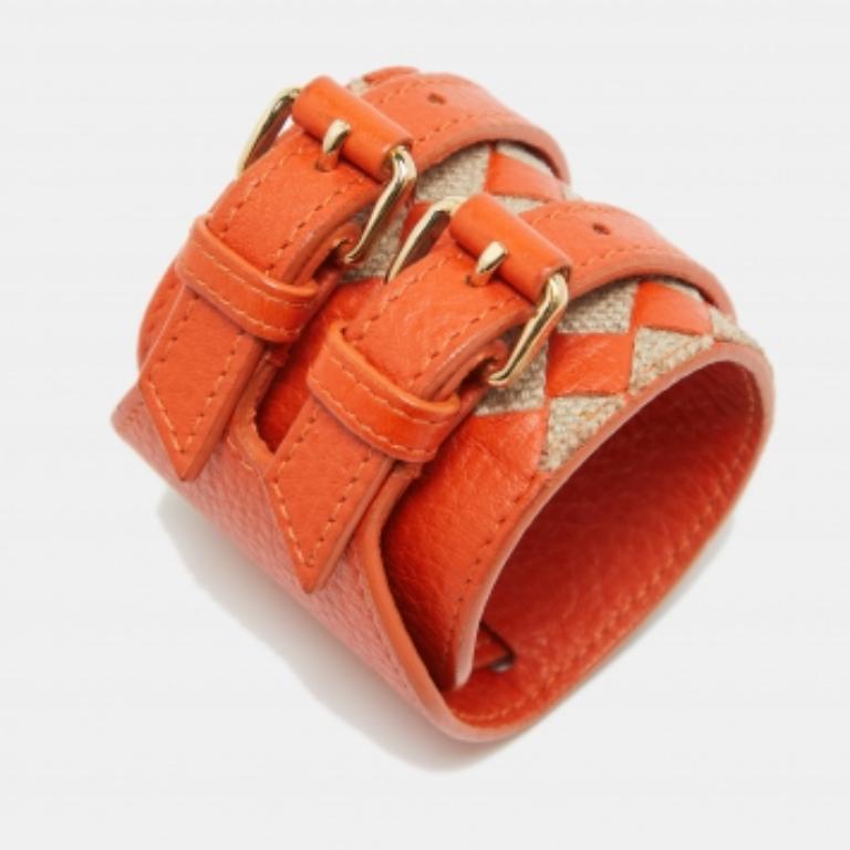 Bottega Veneta Pulsera Envolvente de Doble Hebilla de Yute y Piel Intrecciato Naranja en Bueno estado para la venta en Dubai, Al Qouz 2