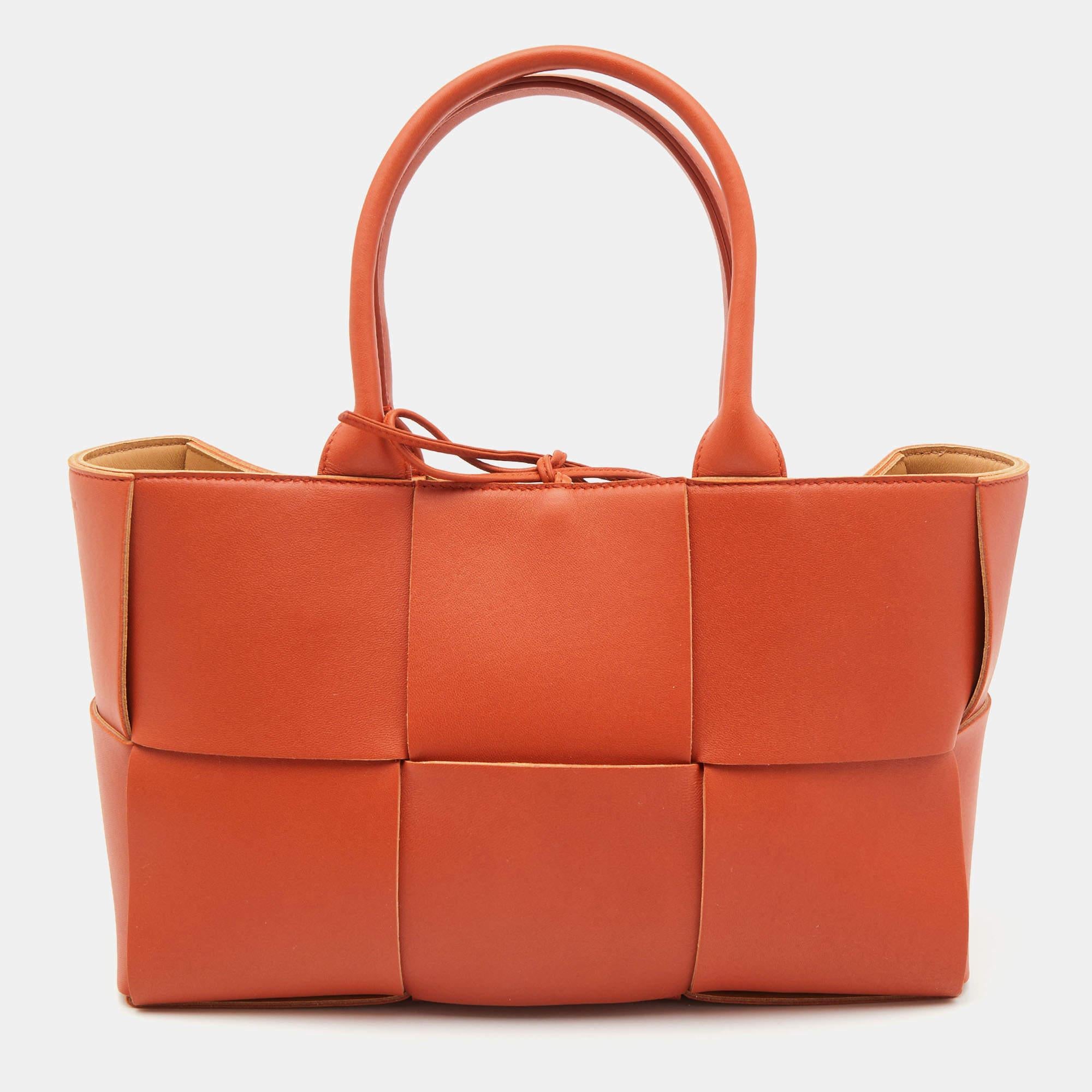 Bottega Veneta Orange Intrecciato Leather Arco Tote In Excellent Condition In Dubai, Al Qouz 2