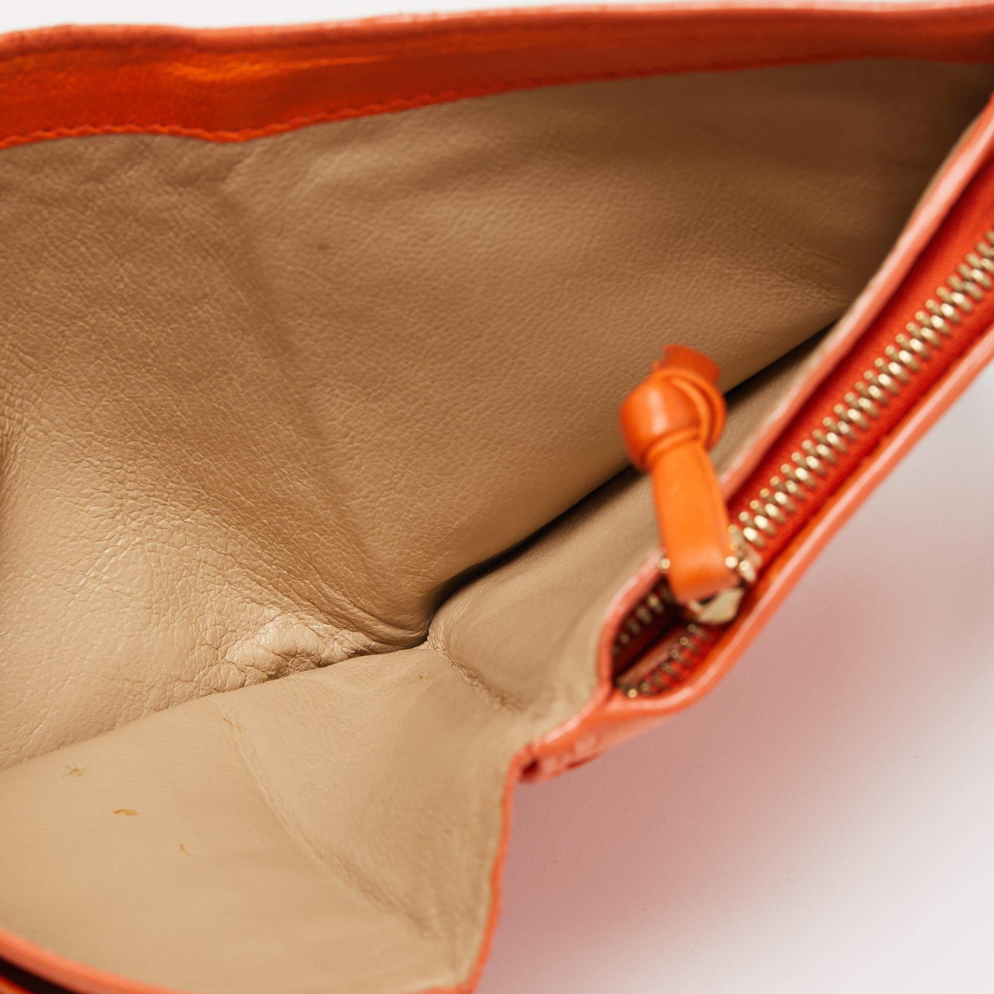 Bottega Veneta Orange Intrecciato Leather Bifold Zip Wallet For Sale 2