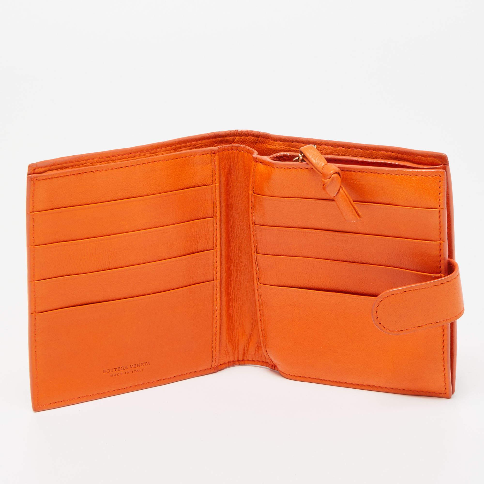 Bottega Veneta Orange Intrecciato Leather Bifold Zip Wallet For Sale 4