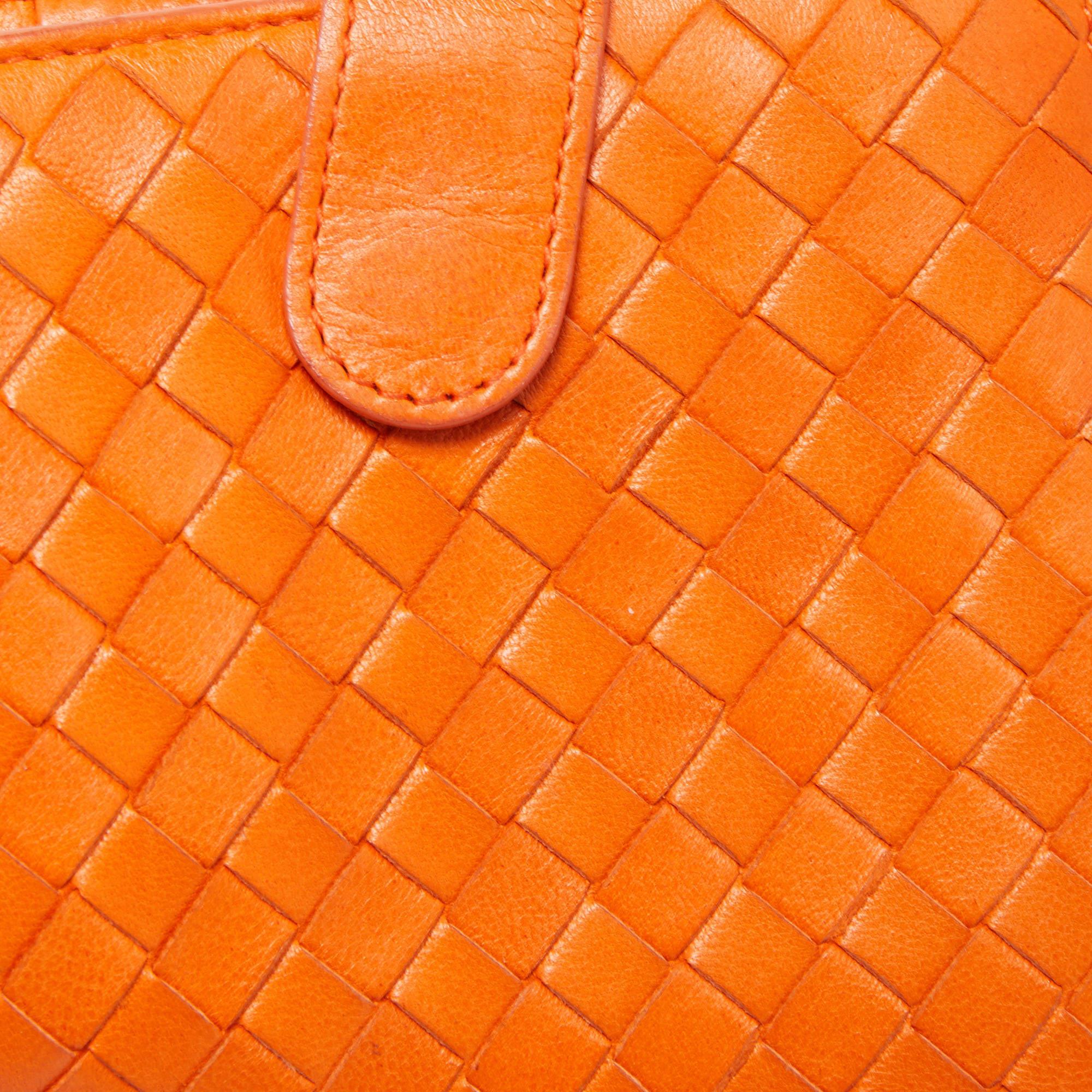 Bottega Veneta Orange Intrecciato Leather Bifold Zip Wallet For Sale 5
