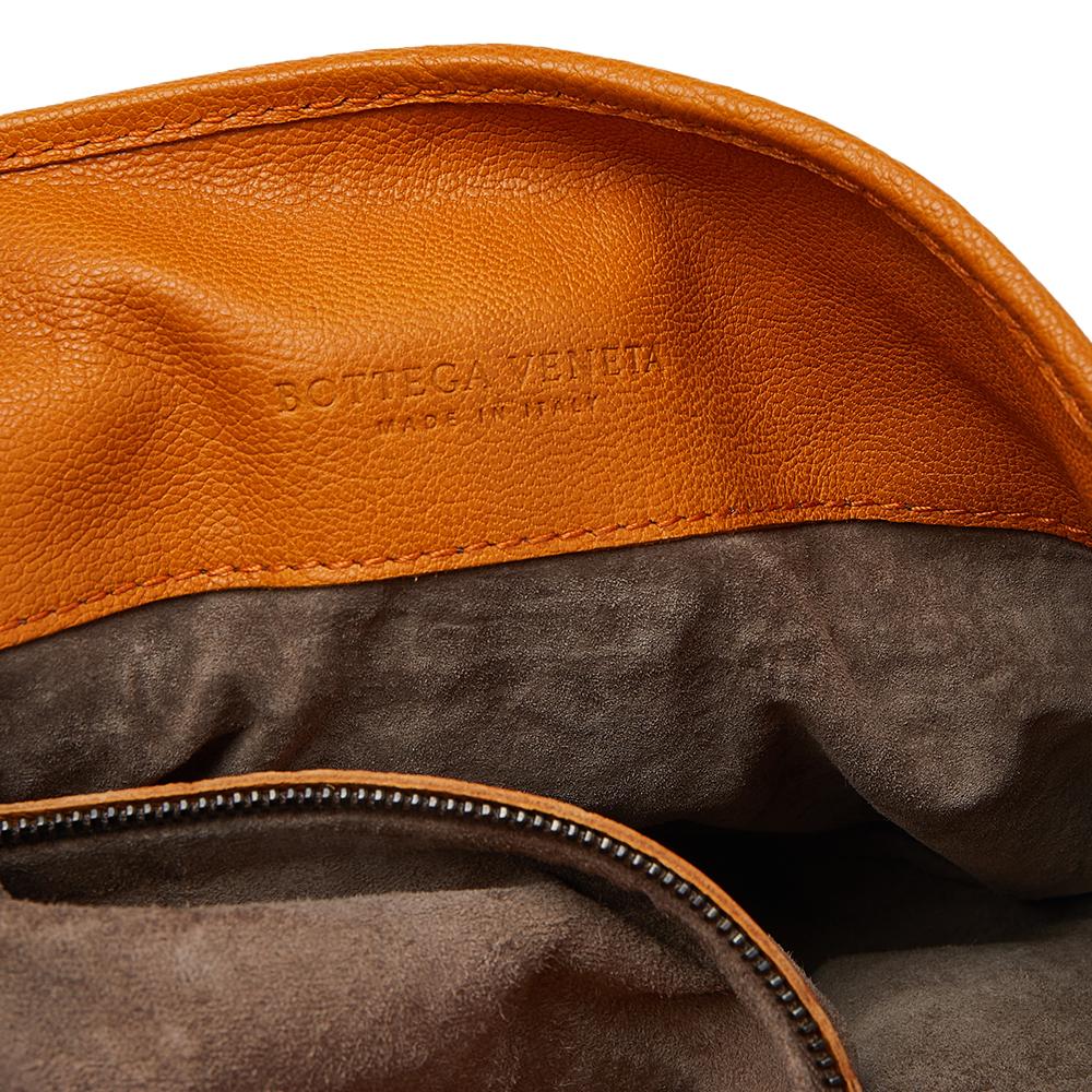 Bottega Veneta Orange Intrecciato Leather Gardena Messenger Bag In Good Condition In Dubai, Al Qouz 2