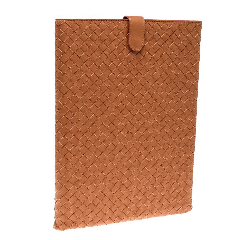 Bottega Veneta Orange Intrecciato Leather Ipad Case im Zustand „Neu“ in Dubai, Al Qouz 2