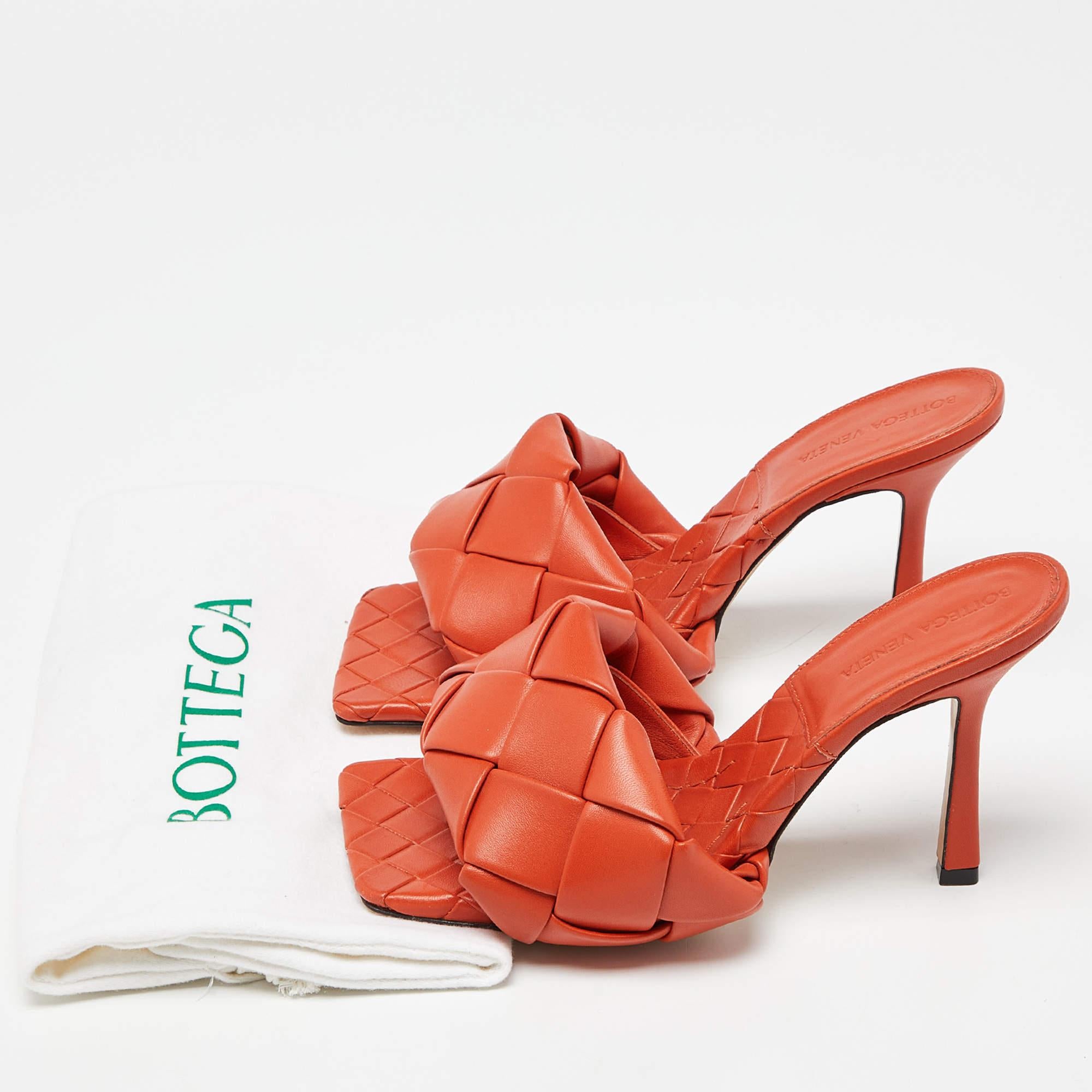 Women's Bottega Veneta Orange Intrecciato Leather Lido Sandals Size 37 For Sale