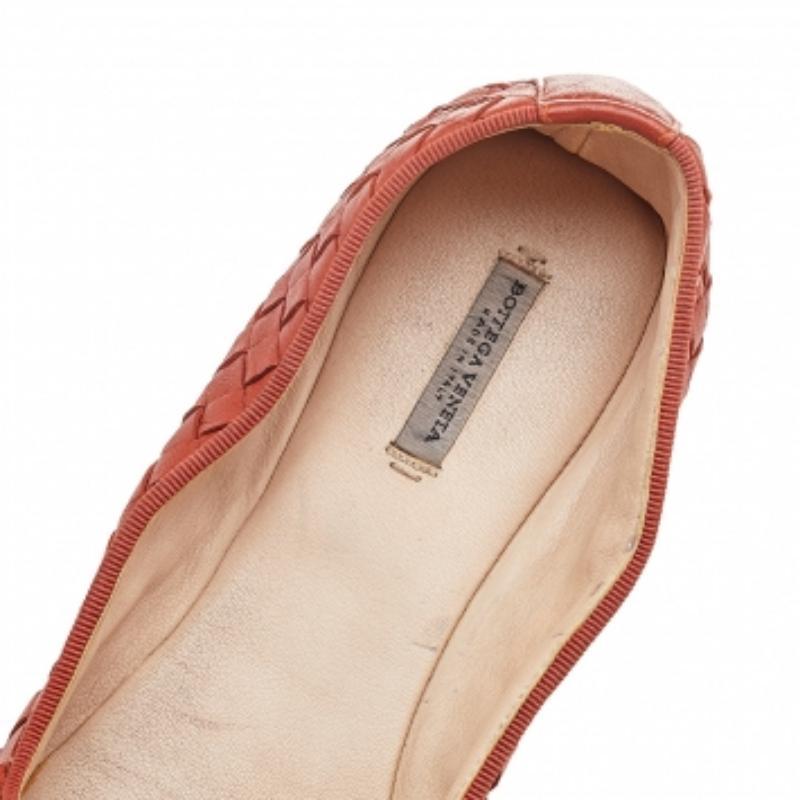 One look at this pair from Bottega Veneta and you'll know what your shoe collection has been missing all along! Crafted with excellence in their Intrecciato pattern using leather, these smoking slippers are simply luxe and instantly recognizable.