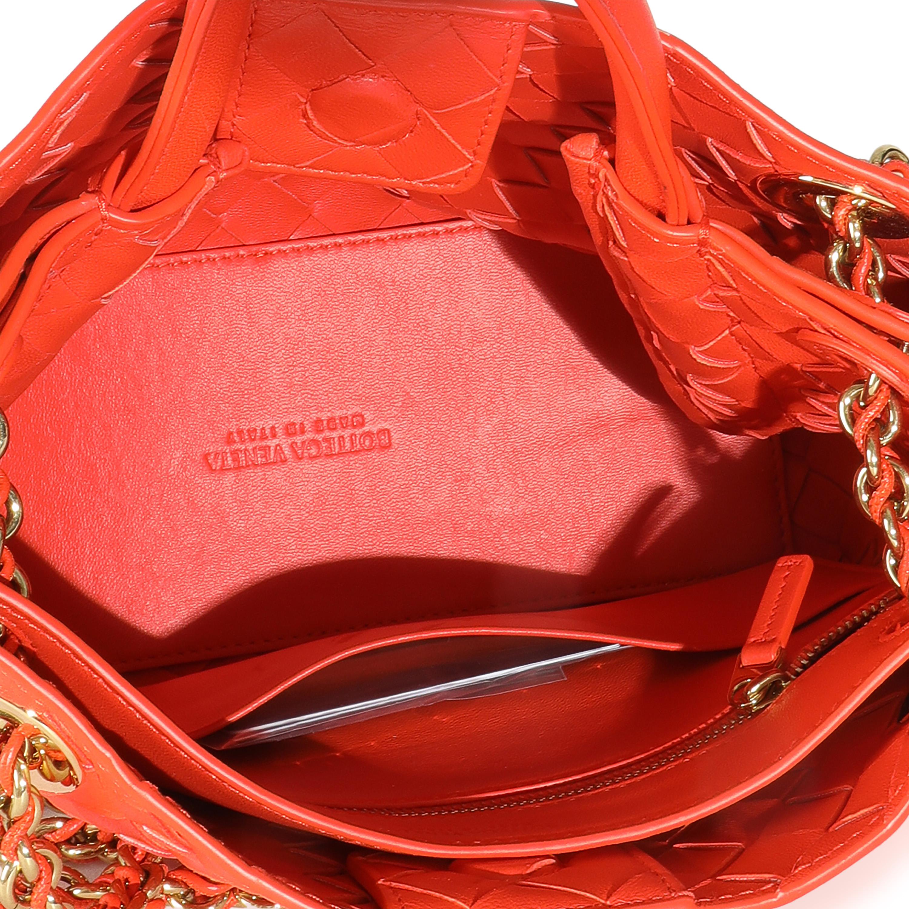 Bottega Veneta Orange Nappa Intrecciato Kleine Andiamo mit Kette im Angebot 1