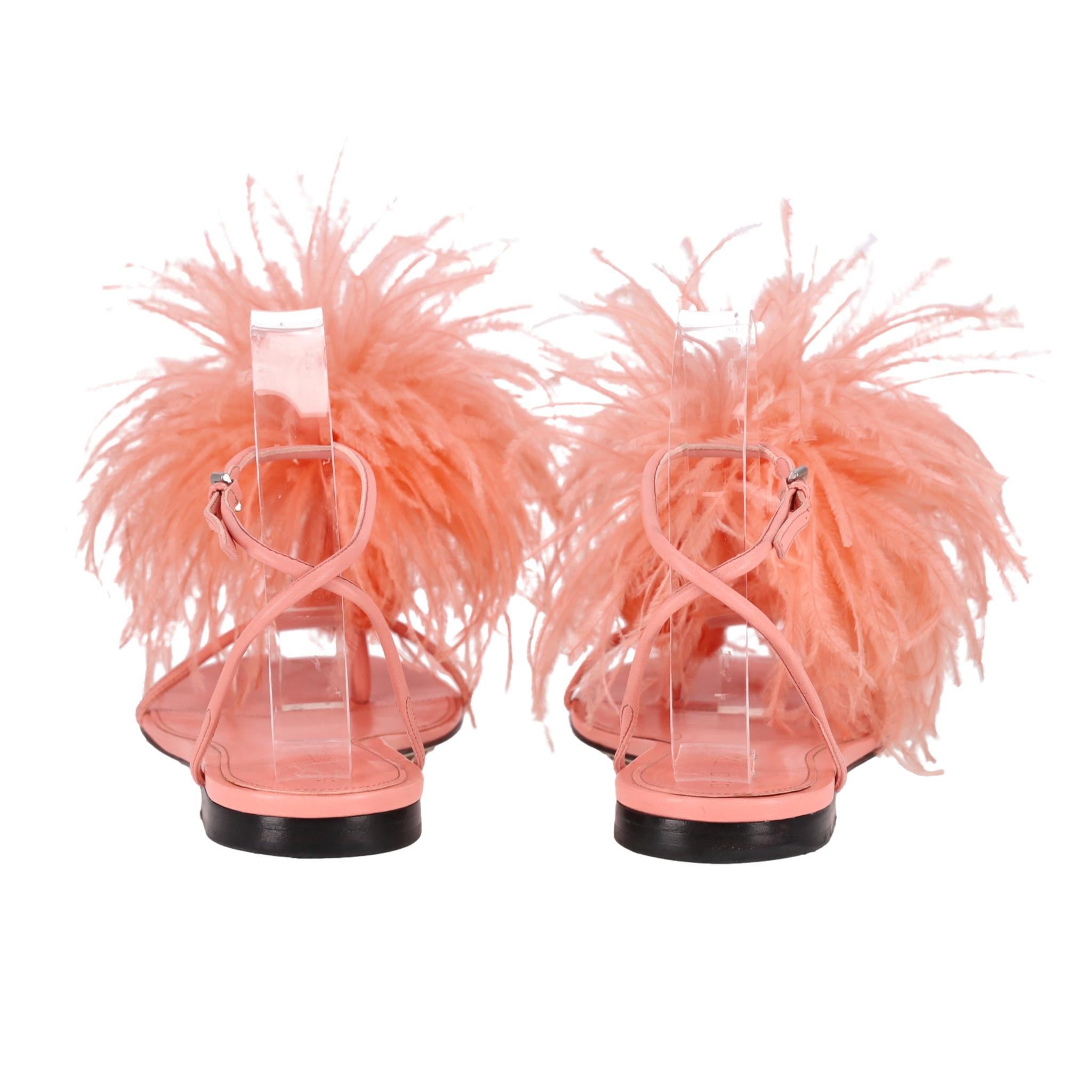 Bottega Veneta Ostrich Feathered Wonderbird Flat Thong Sandals In Good Condition For Sale In London, GB