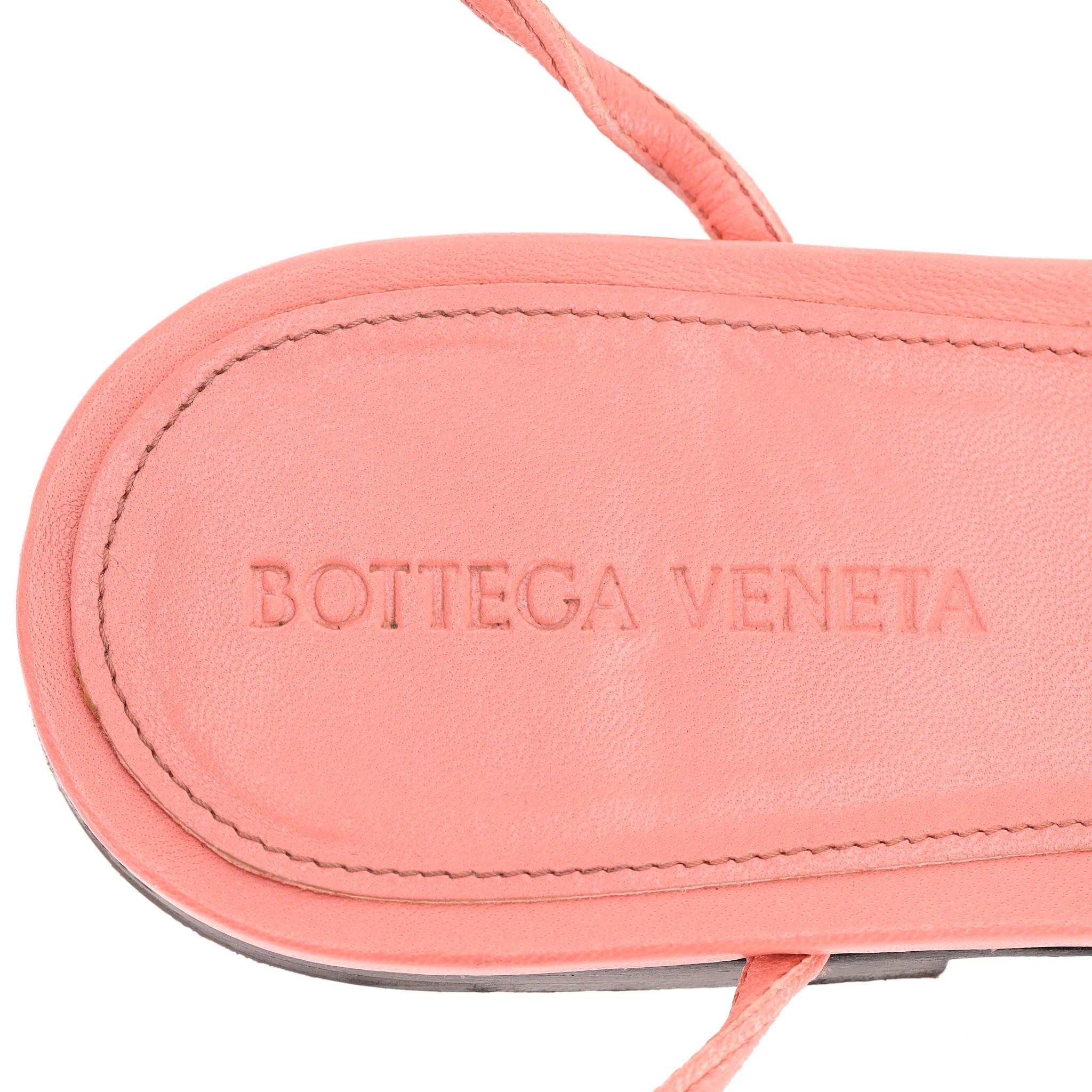 Bottega Veneta Ostrich Feathered Wonderbird Flat Thong Sandals For Sale 1