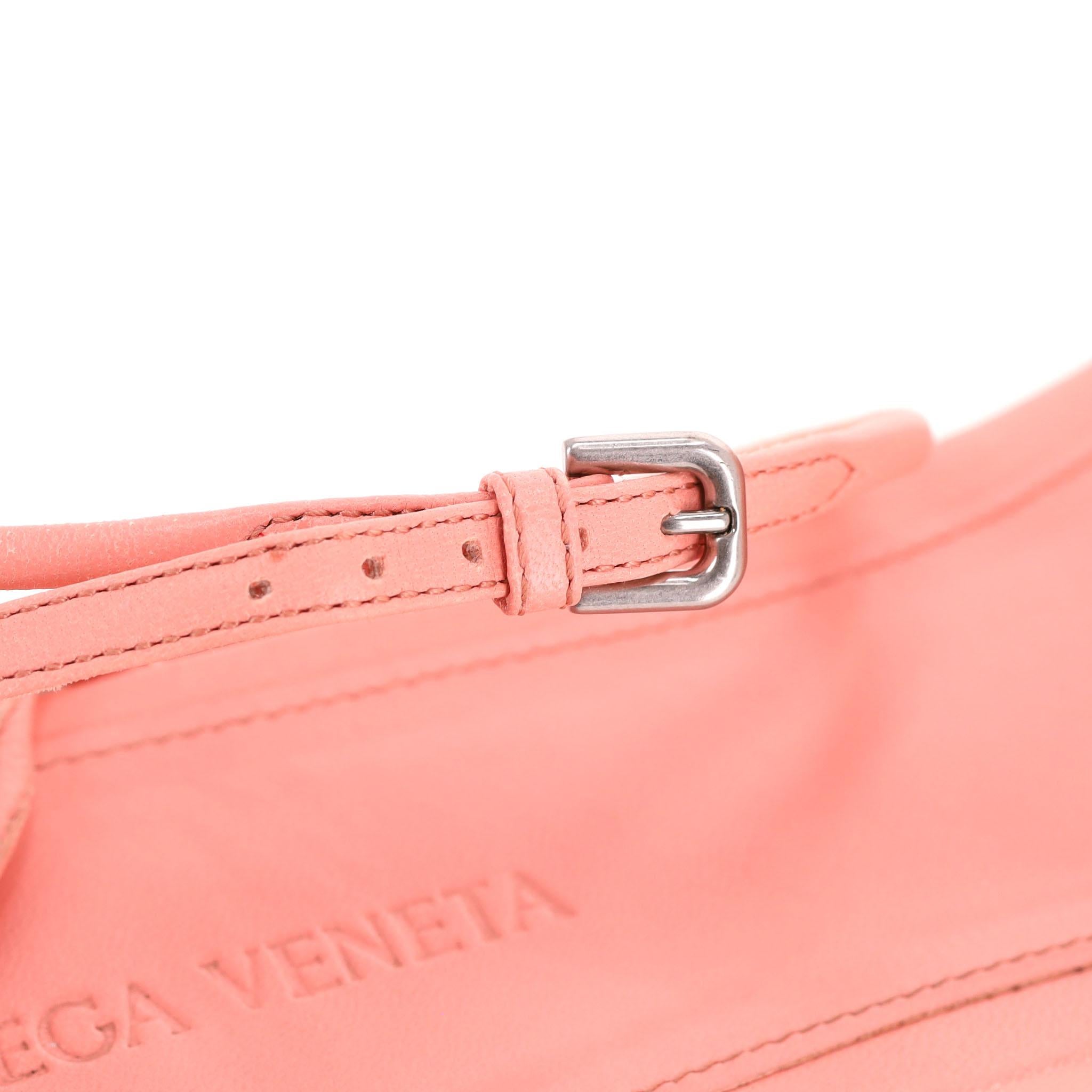 Bottega Veneta Ostrich Feathered Wonderbird Flat Thong Sandals For Sale 2