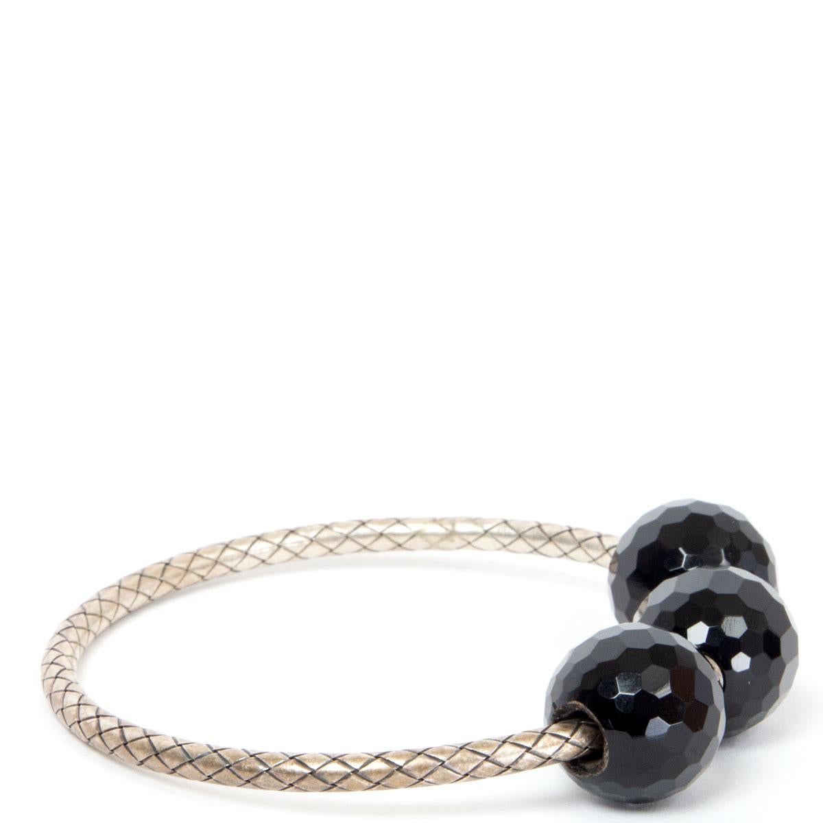 authentic Bottega Veneta Intrecciato bracelet in sterling silver embellished with three black facetted onyx balls. Has been worn and is in excellent condition. 

Circumference 19cm (7.4in)

