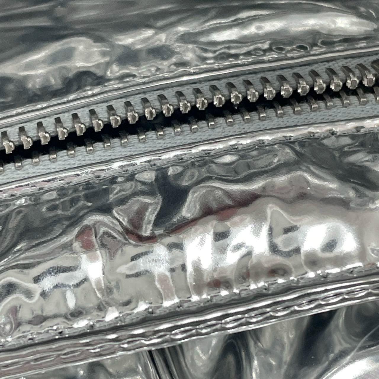 Bottega Veneta Cassette Acolchado Piel Plateada Grande en venta 11