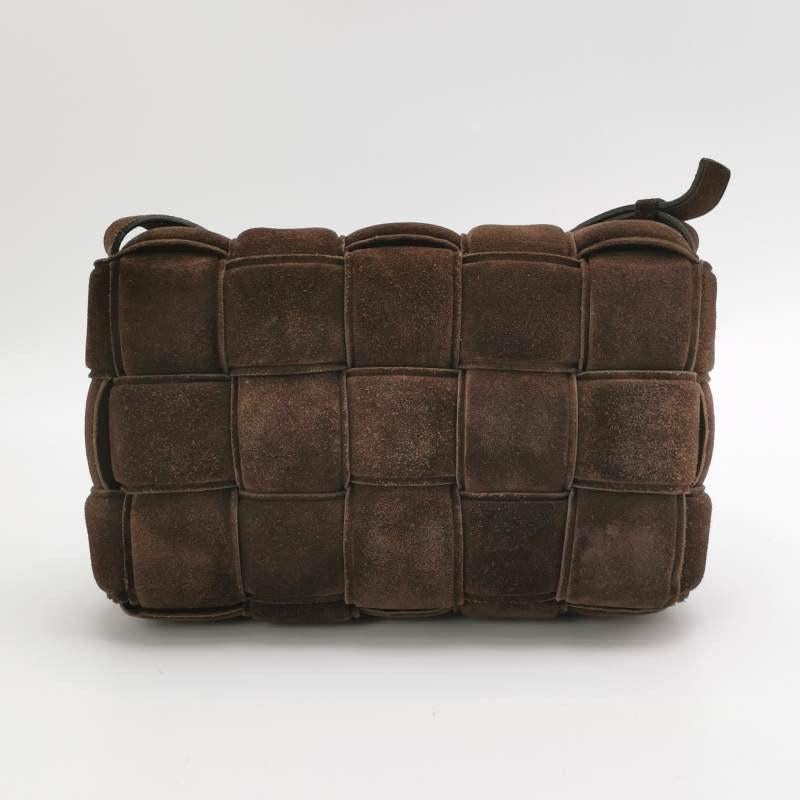 Bottega Veneta Padded Cassette Suede Leather Dark Brown Tan In Excellent Condition For Sale In AUBERVILLIERS, FR