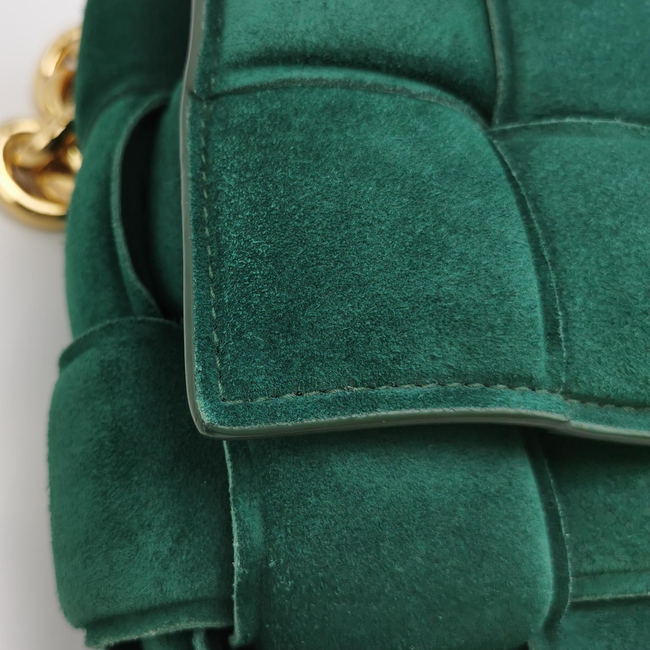 Bottega Veneta Cassette acolchado Piel de ante Verde oscuro Cadena dorada en venta 5