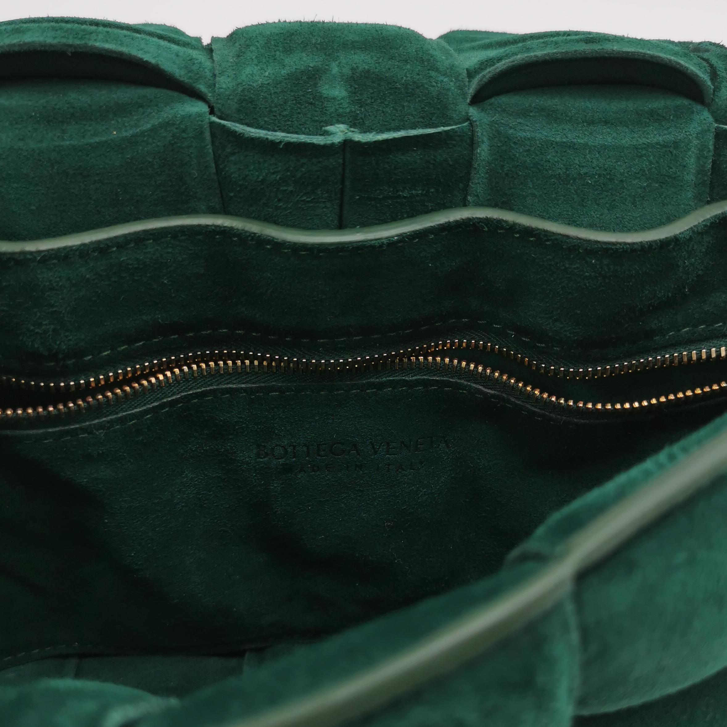 De las mujeres Bottega Veneta Cassette acolchado Piel de ante Verde oscuro Cadena dorada en venta