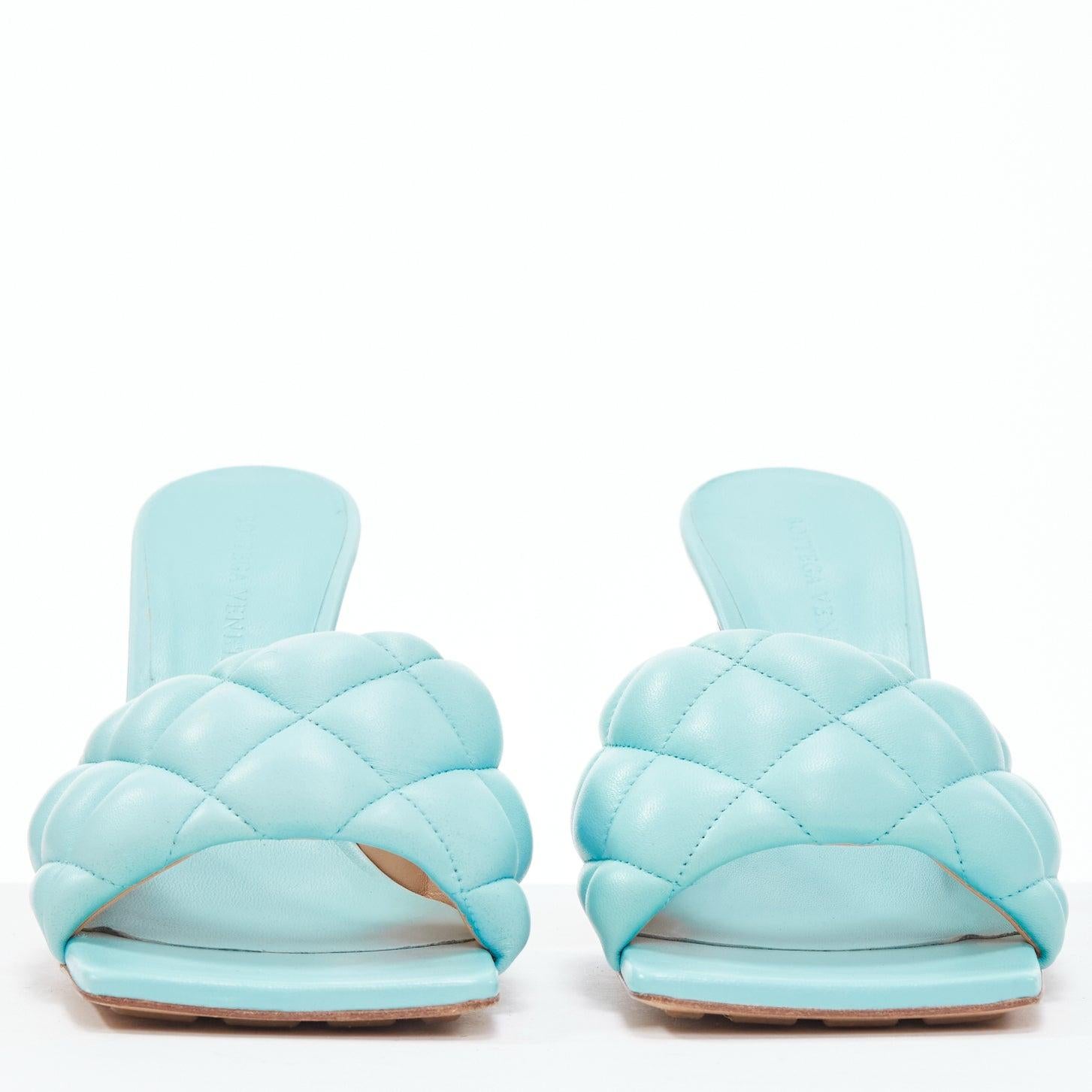 BOTTEGA VENETA Sandalias mule con puntera cuadrada abierta de piel azul Matelasse acolchada EU37 Azul en venta