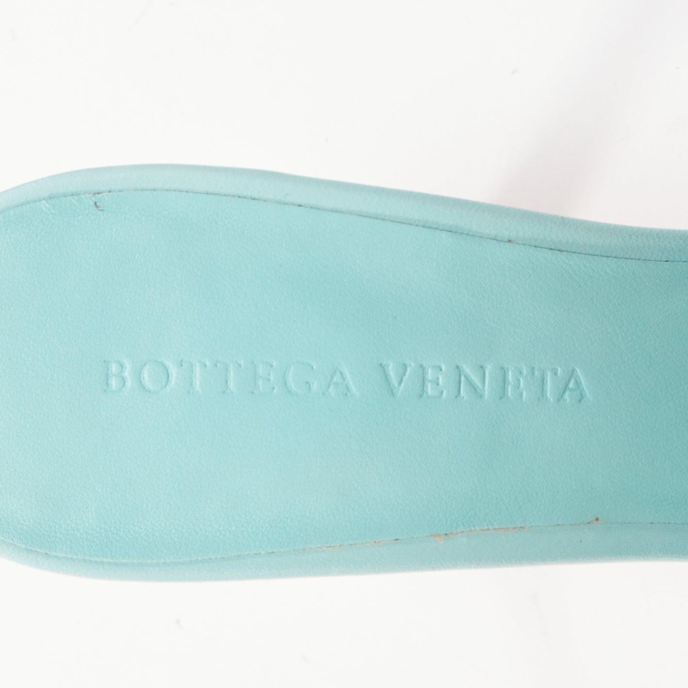 BOTTEGA VENETA Sandalias mule con puntera cuadrada abierta de piel azul Matelasse acolchada EU37 en venta 4