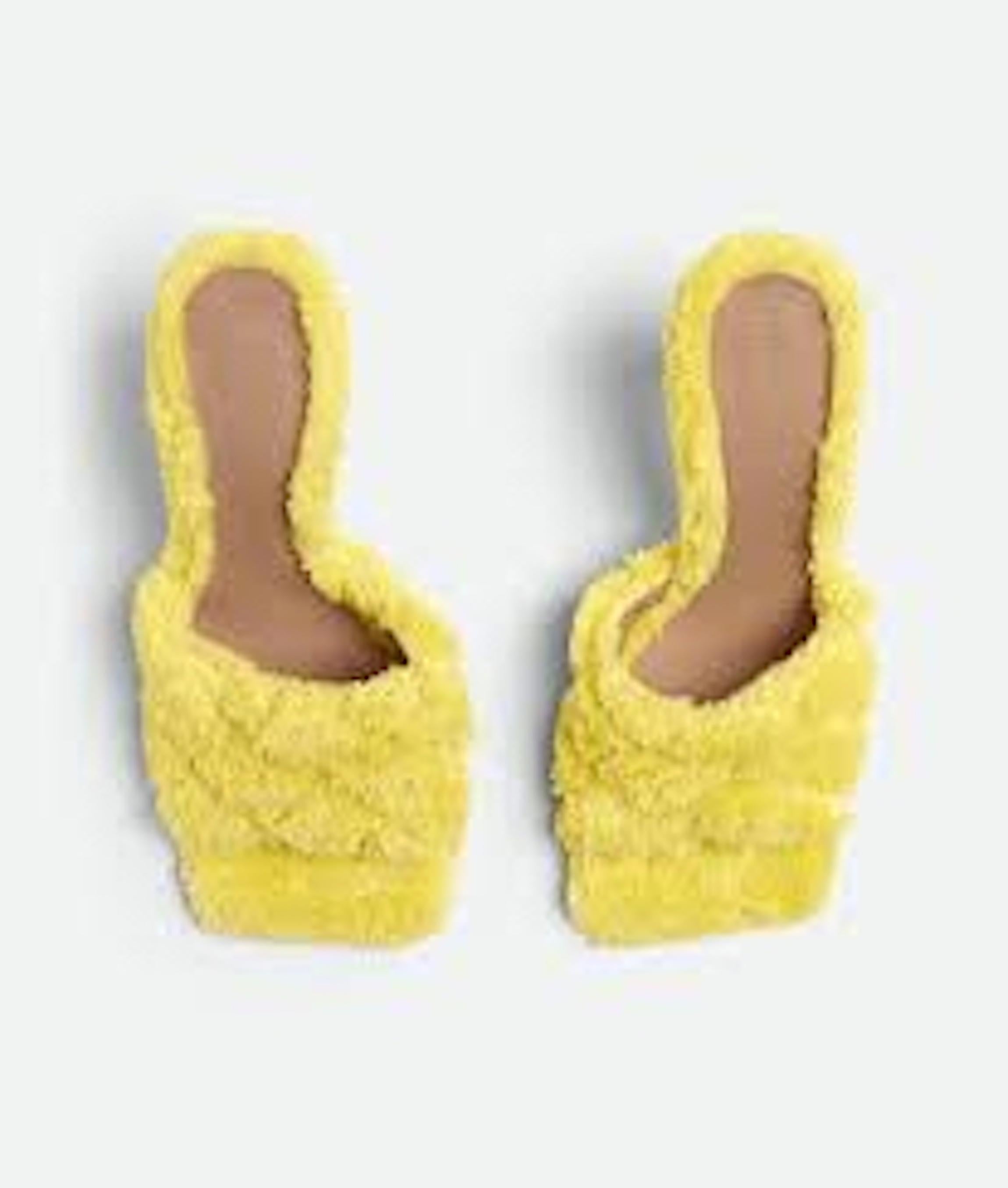 Bottega Veneta quilted padded sponge sandals.
3.5