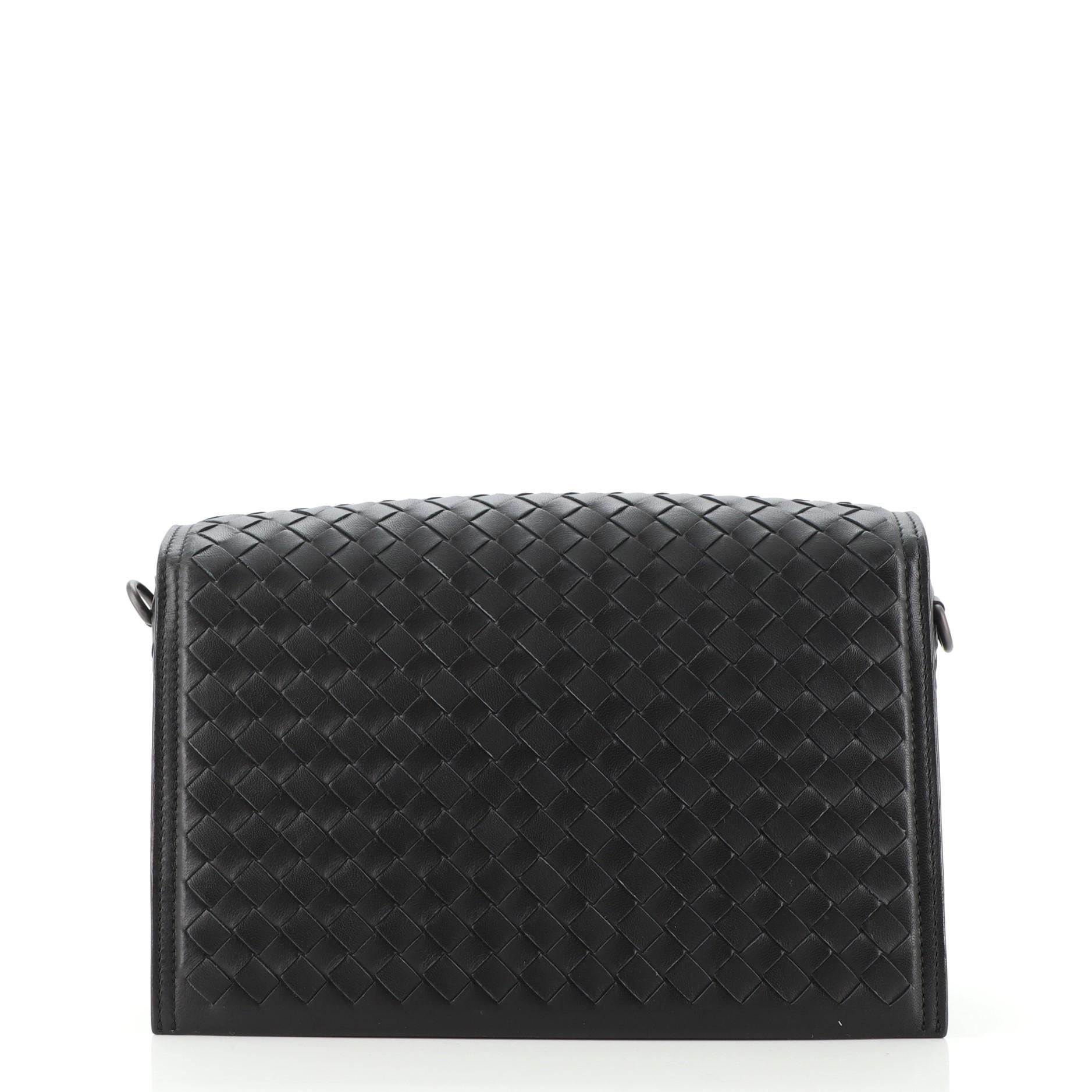 Kleine Intrecciato Nappa Umhängetasche mit Klappenverschluss von Bottega Veneta im Zustand „Gut“ in NY, NY