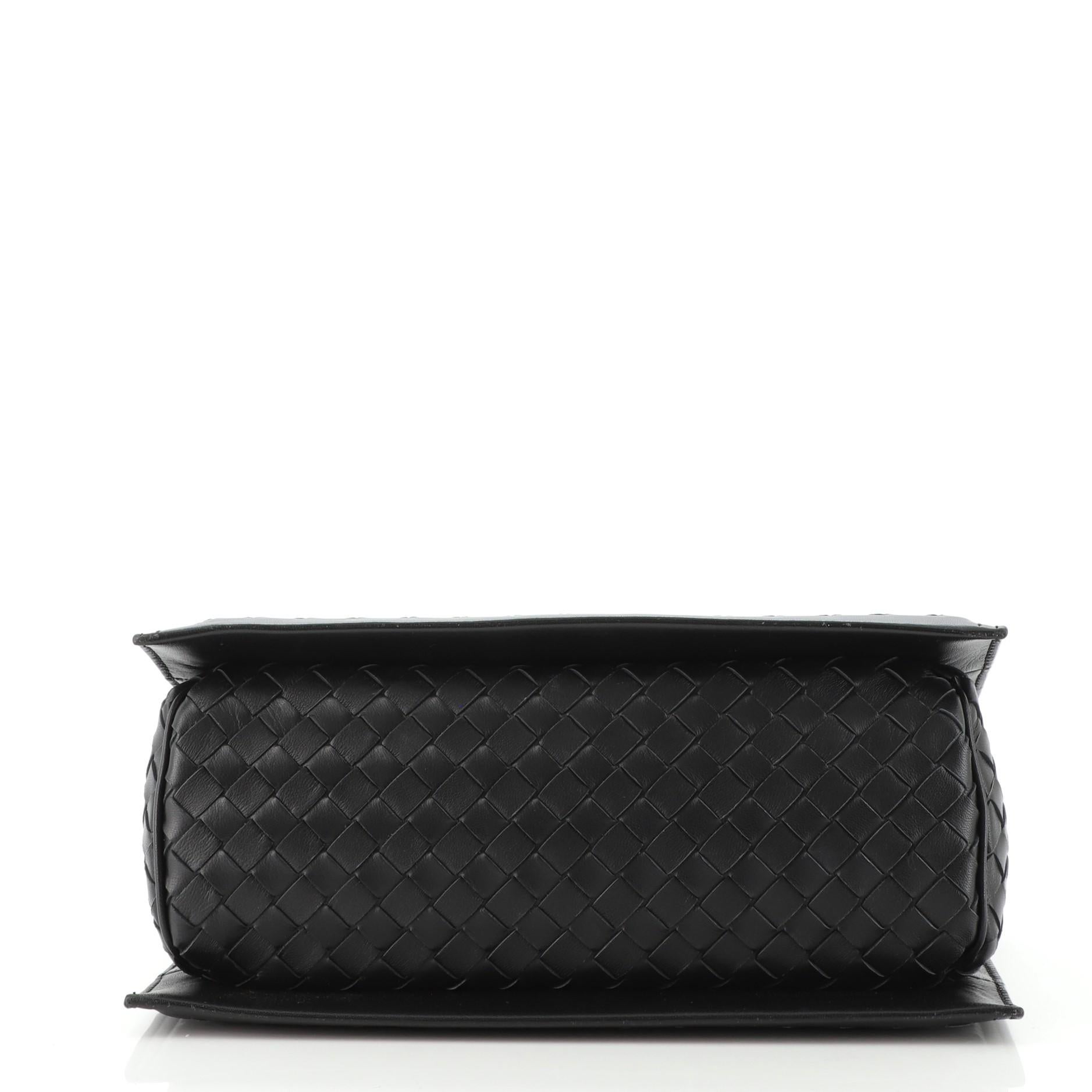 Kleine Intrecciato Nappa Umhängetasche mit Klappenverschluss von Bottega Veneta für Damen oder Herren