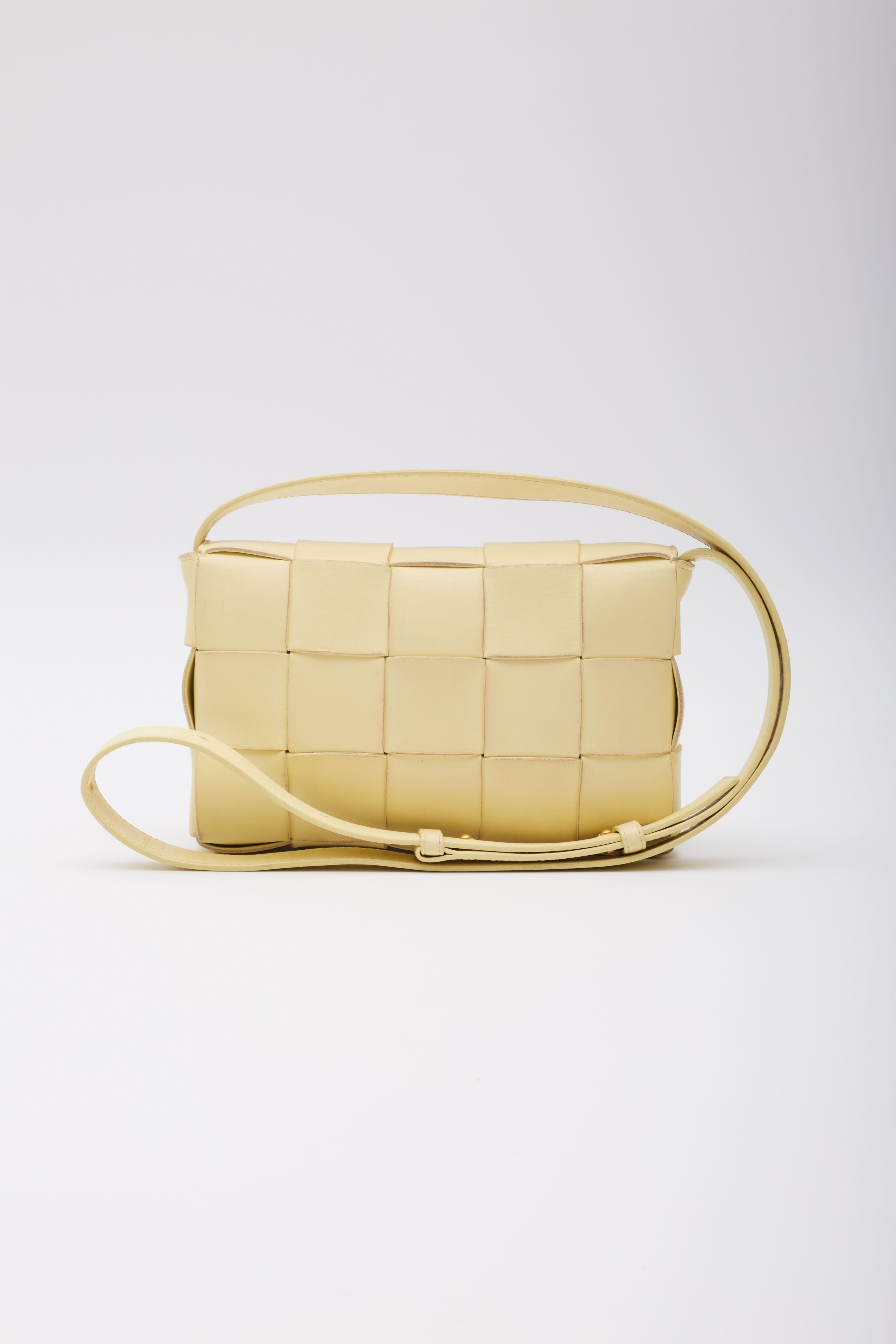 Women's Bottega Veneta Pale Yellow Leather Intrecciato Maxi Cassette Bag For Sale