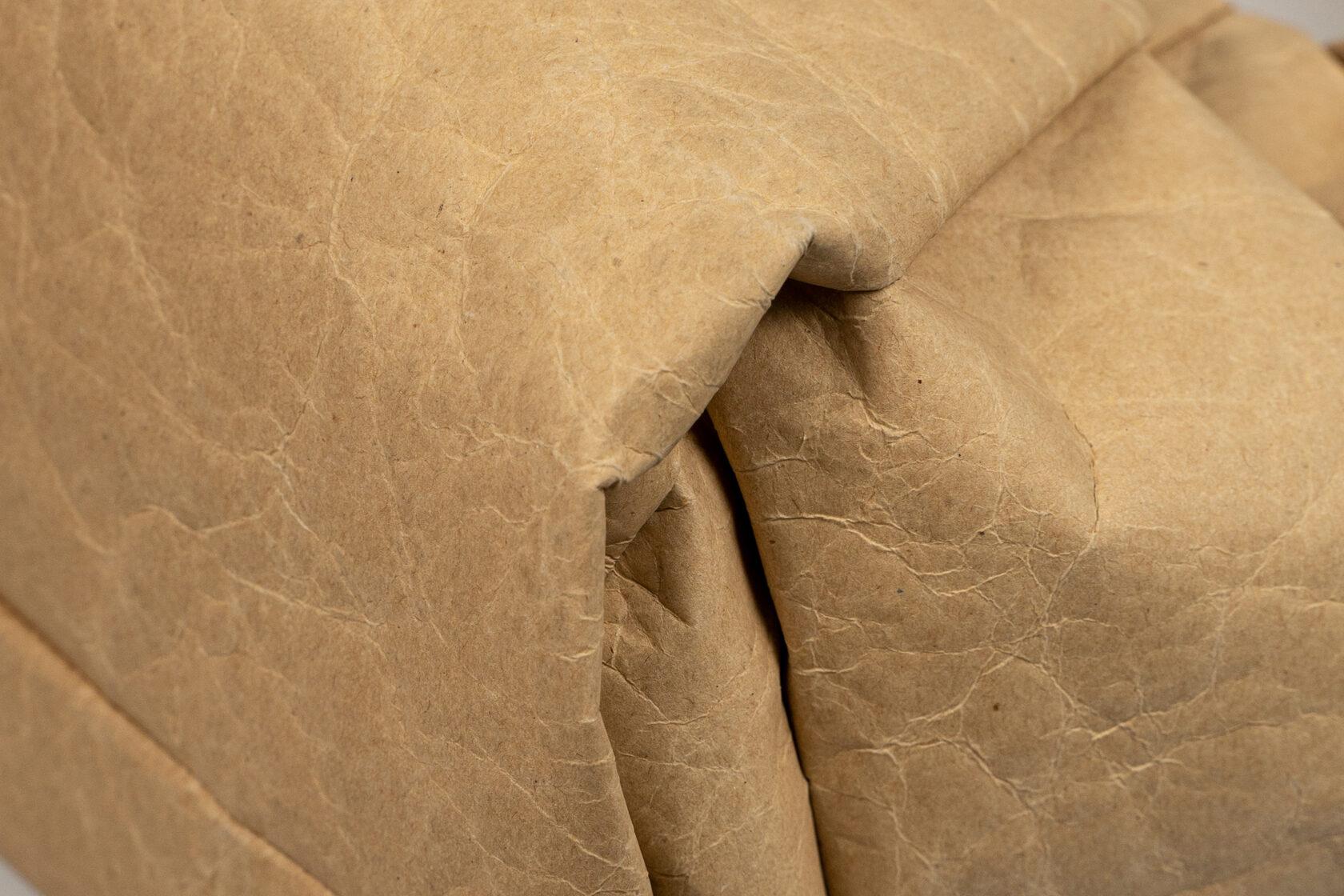 Umhängetasche aus Papier von Bottega Veneta im Angebot 5