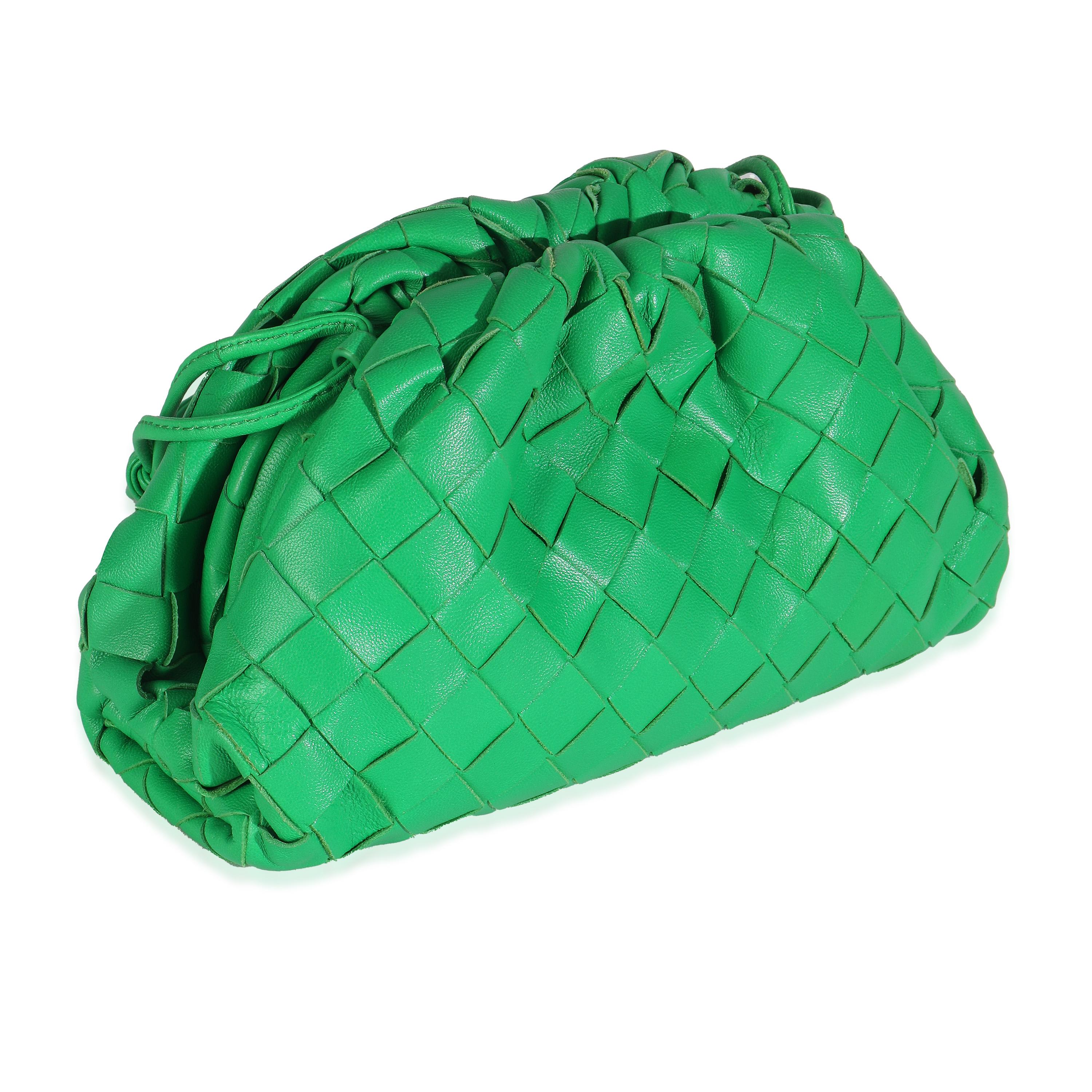 Verde Bottega Veneta Parakeet Nappa Intrecciato The Mini Pouch in vendita