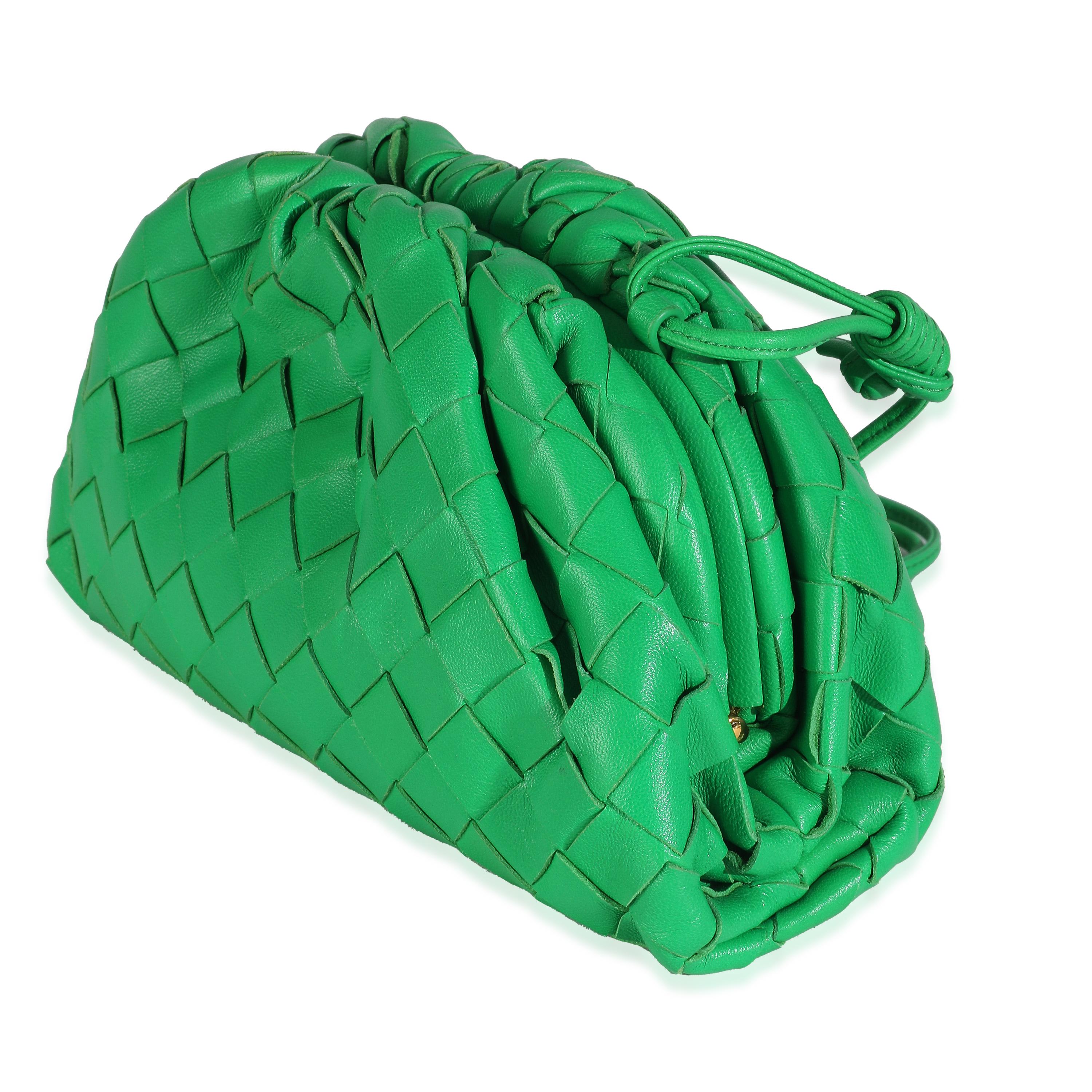 Bottega Veneta Parakeet Nappa Intrecciato The Mini Pouch In condizioni Nuovo in vendita a New York, NY