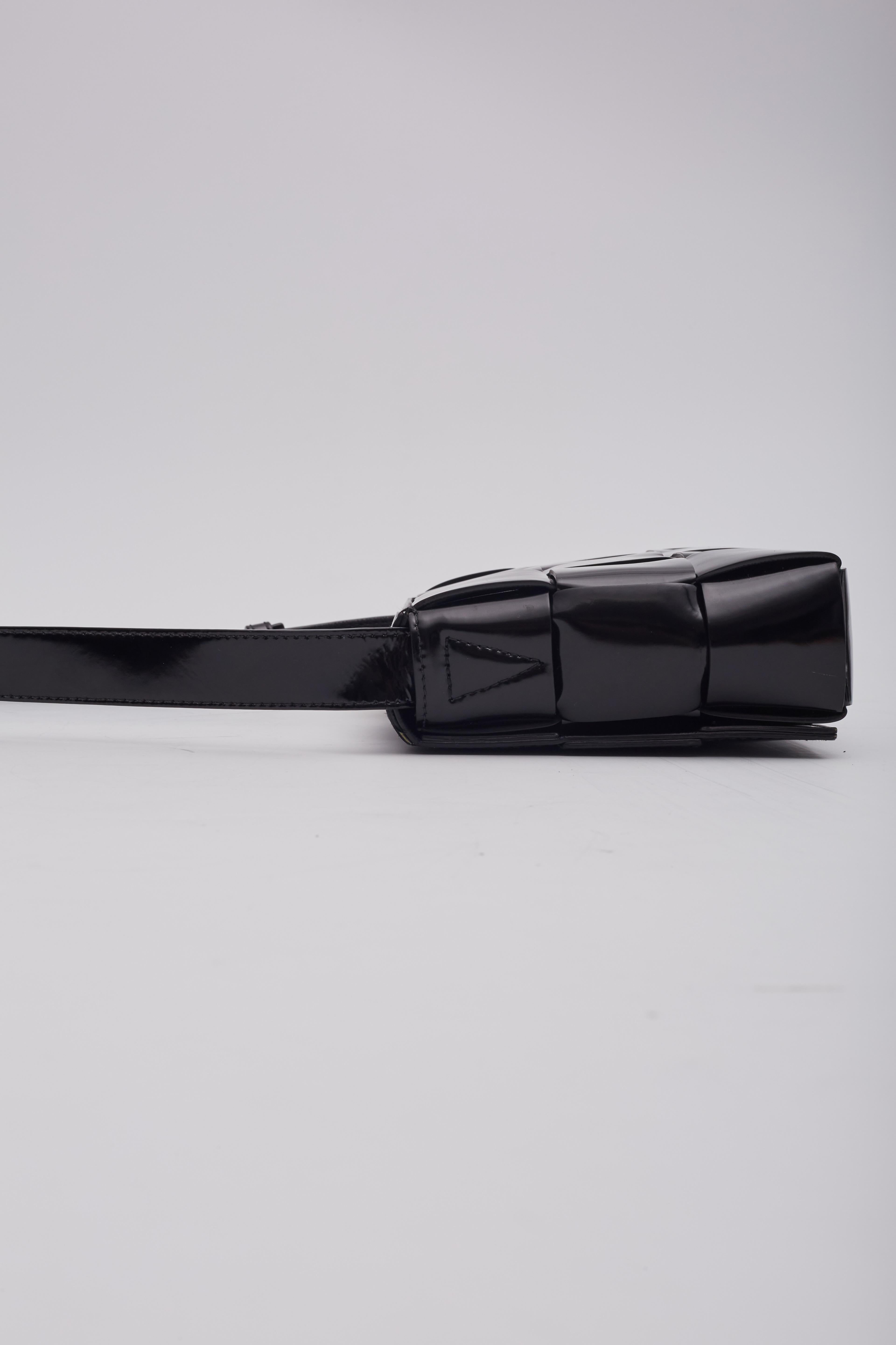 Bottega Veneta Patent Maxi Intrecciato Cassette Crossbody Bag Black For Sale 3