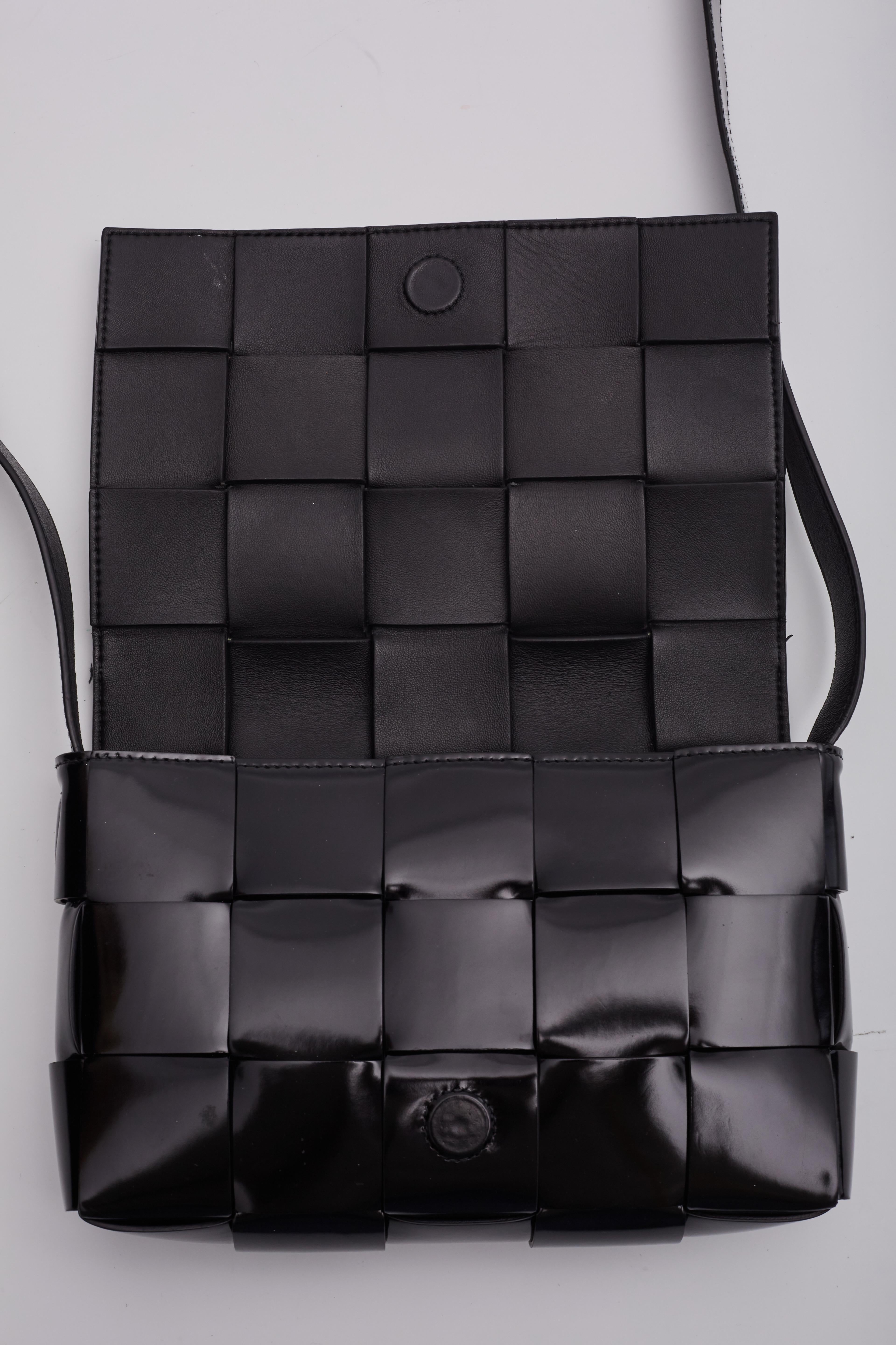 Bottega Veneta Patent Maxi Intrecciato Cassette Crossbody Bag Black For Sale 5