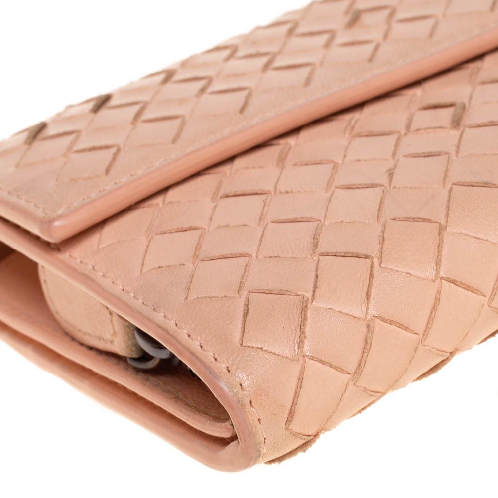 Bottega Veneta Peach Intrecciato Leather Continental Wallet In Good Condition In Dubai, Al Qouz 2