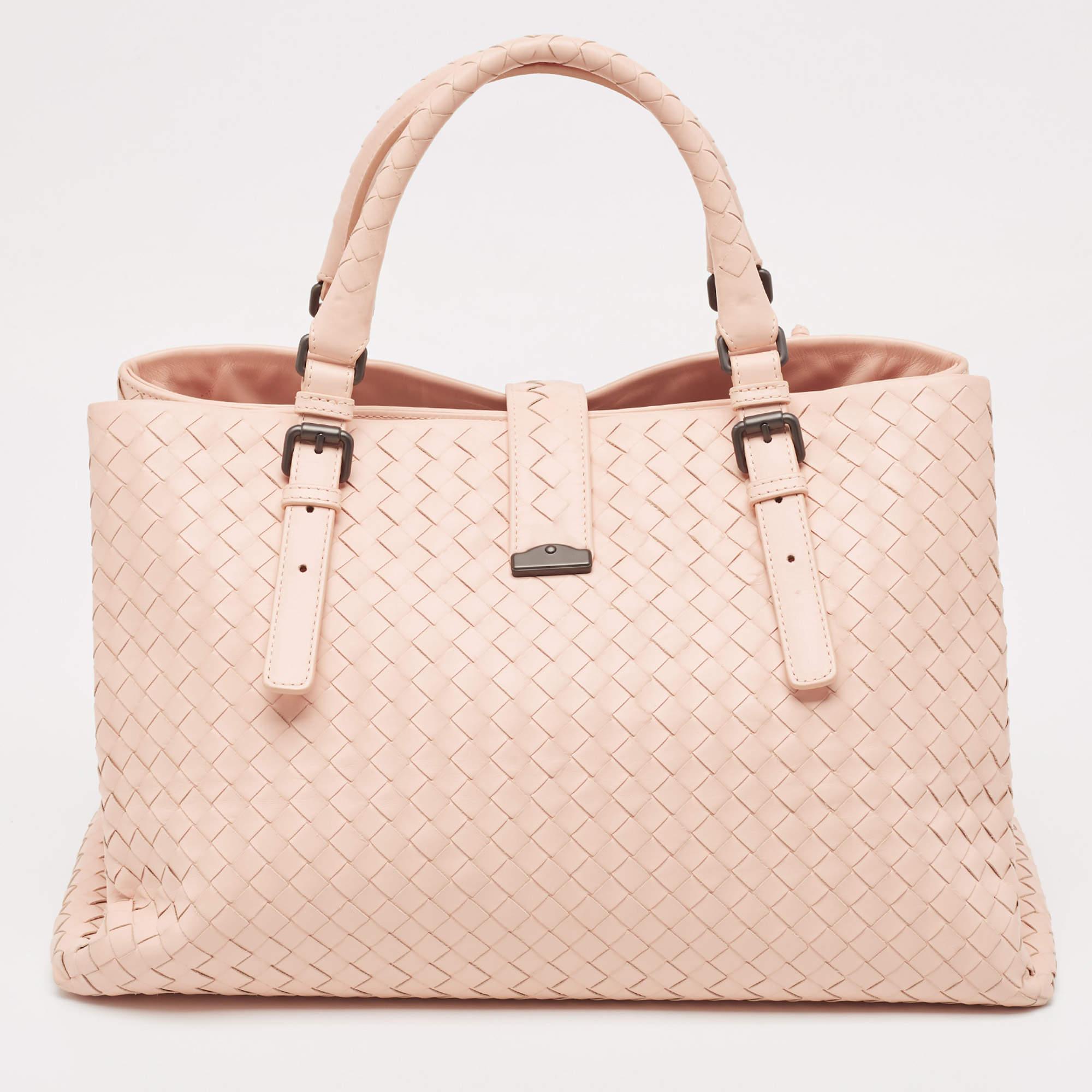 This Bottega Veneta tote is a creation that brings joy to one's sight! It has been beautifully crafted from leather in the signature Intrecciato weave with two handles on top. The bag is also equipped with a flap push-lock which secures Alcantara