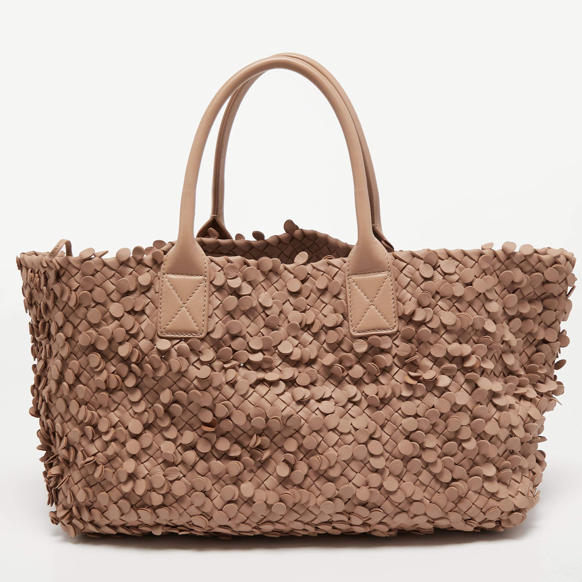 One look at this Cabat tote from Bottega Veneta and you'll know why it is so wonderful. It is high in style and magnificent in appeal. This limited-edition bag is brimming with artistry and quality craftsmanship. The bag is equipped with an interior