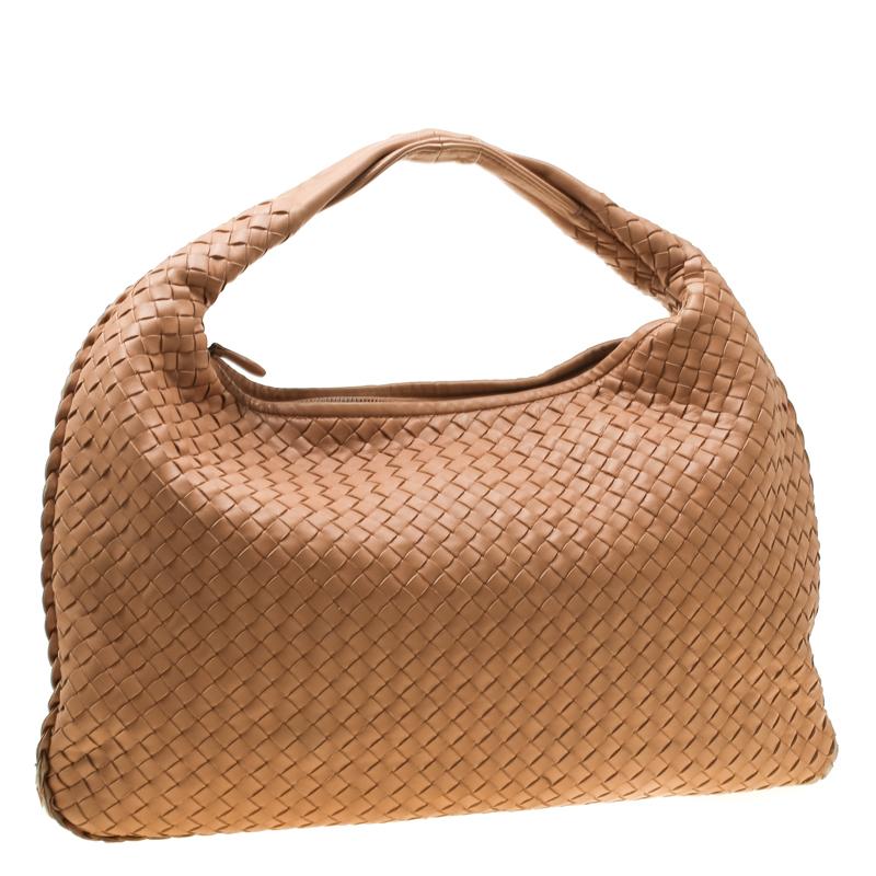 Bottega Veneta Peach Nappa Leather Intrecciato Large Veneta Hobo In Good Condition In Dubai, Al Qouz 2