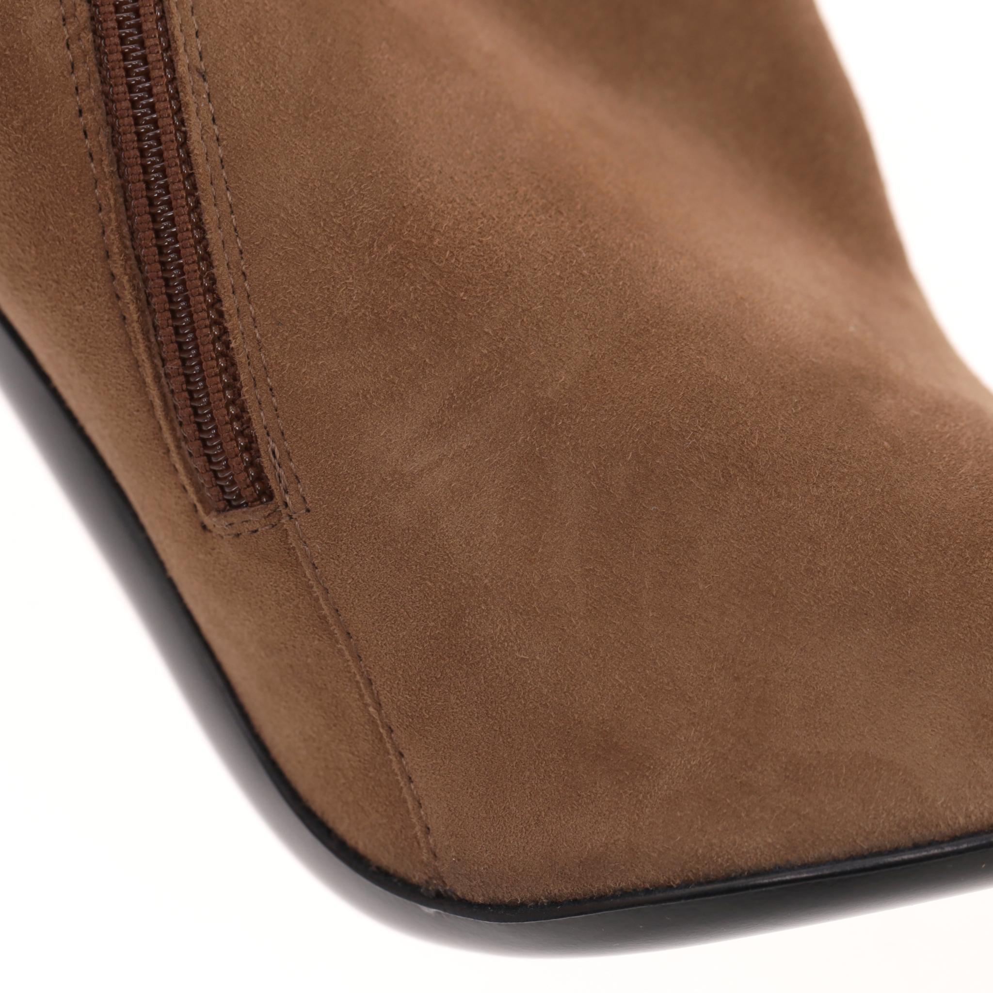 Bottega Veneta Peep Toe-Stiefel aus Wildleder im Angebot 6