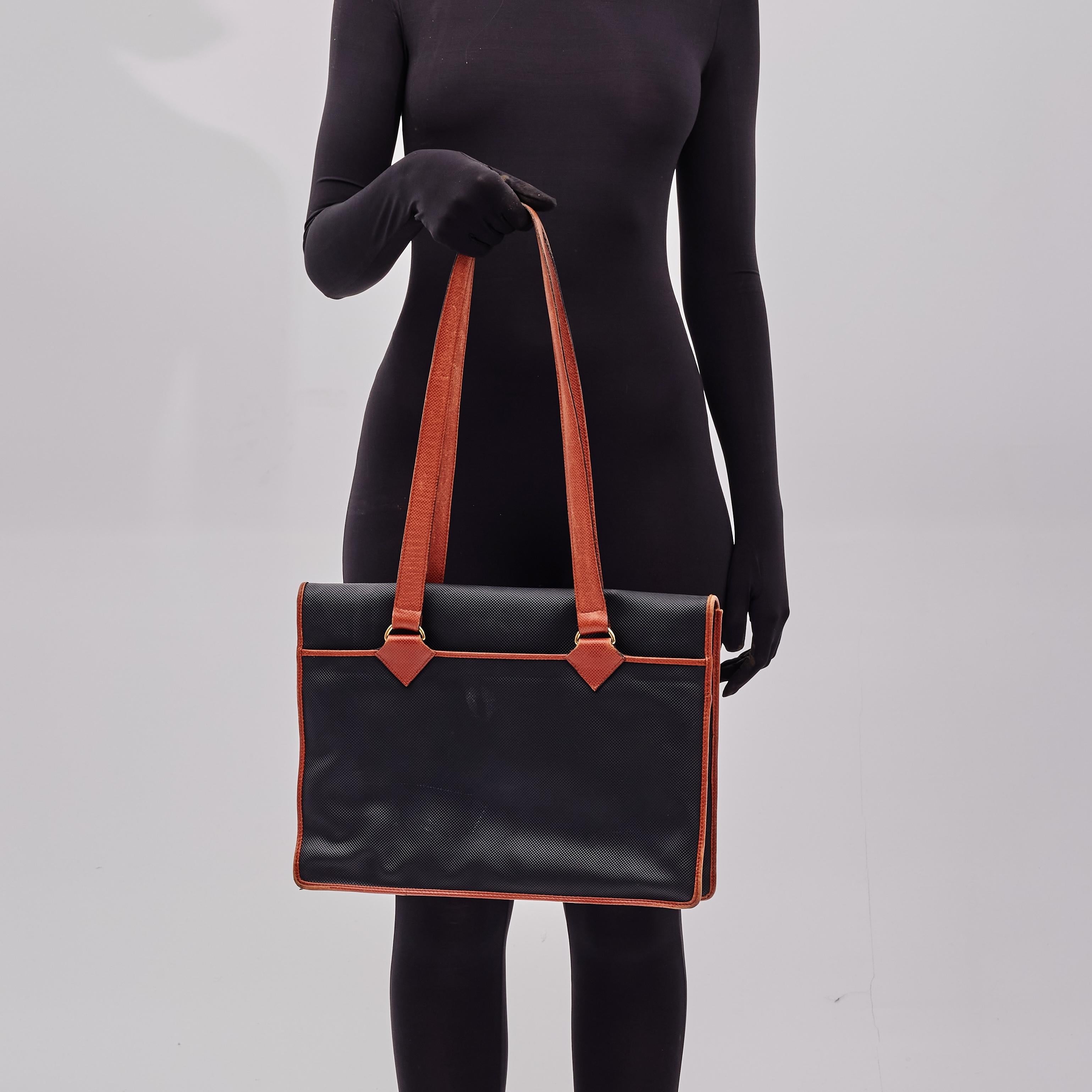 BOTTEGA VENETA PERFORATED LEATHER BLACK MARCO POLO TOTE BRIEF BAG

Category, retail.
Color: Black with light brown handles
Material: leather
10700B07032NCL
Made in Italy

Measurements~
Height 11.5”
Width 15”
Depth 4”
Strap drop: 14”

Good condition.