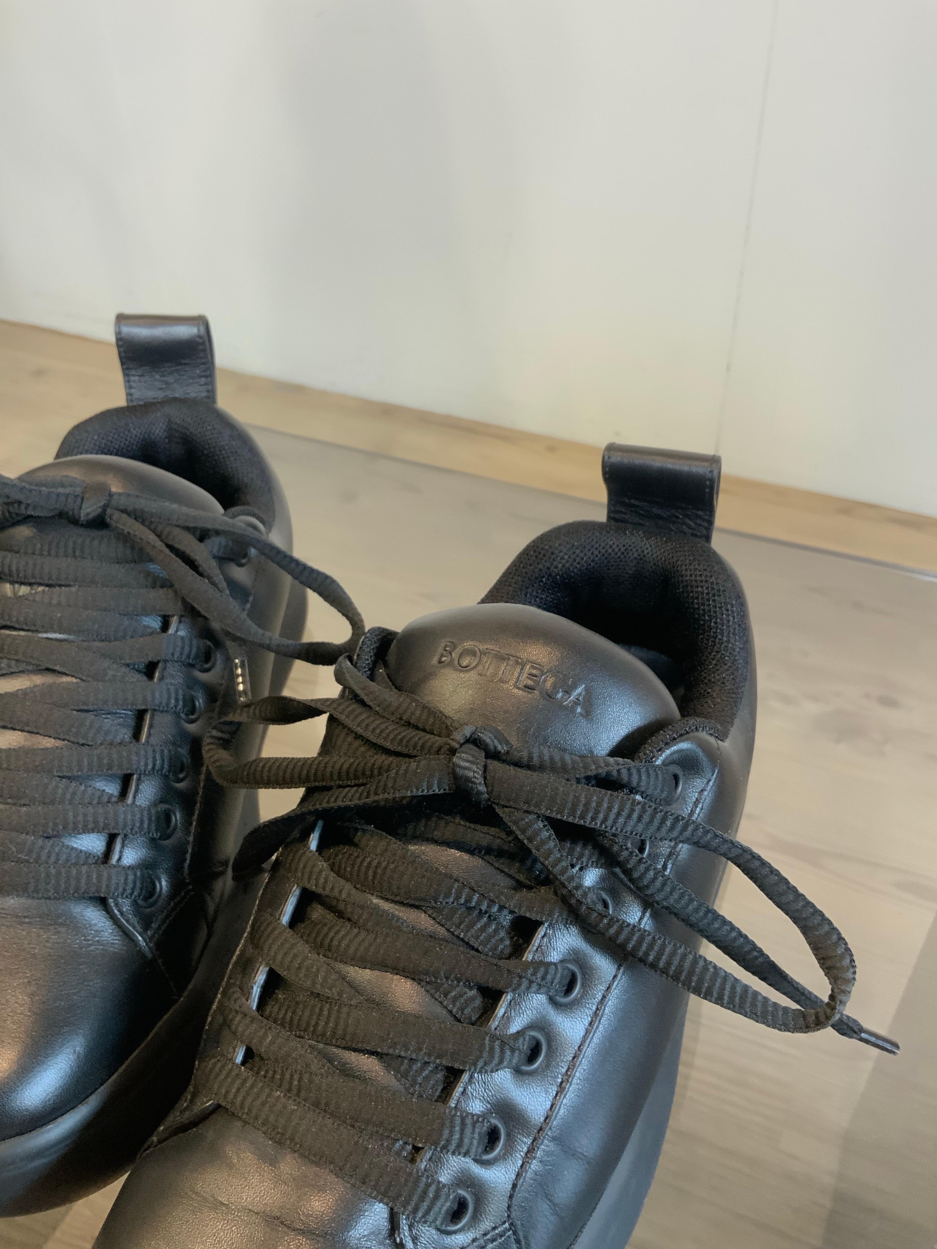 Bottega Veneta pillow black sneakers In Excellent Condition For Sale In Carnate, IT