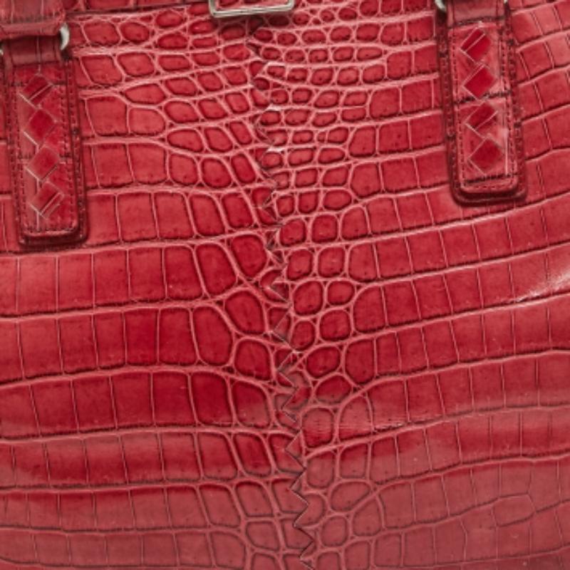 Bottega Veneta Rosa Krokodilrahmen-Tasche im Angebot 2