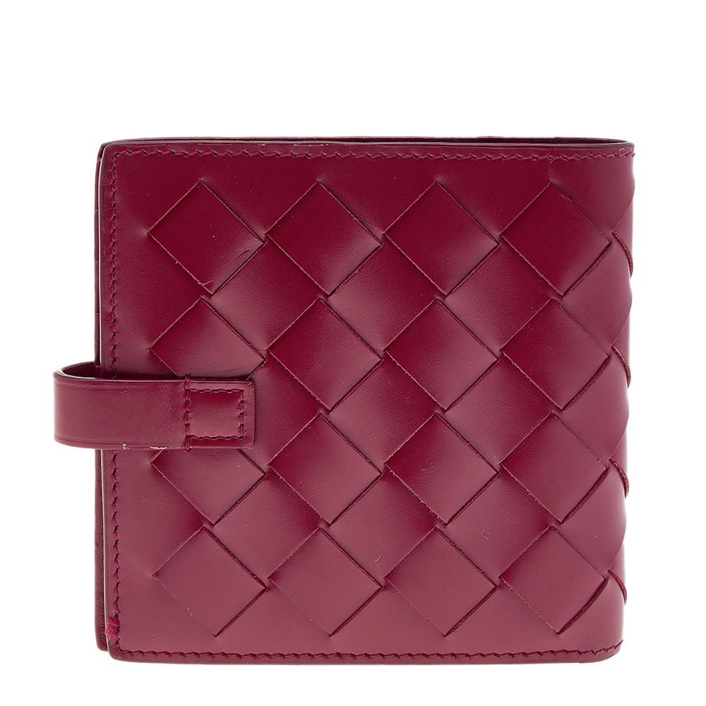 This compact and durable wallet from Bottega Veneta is a worthy buy. It has a pink Intrecciato leather exterior and a well-equipped interior to house all your necessities in proper order.