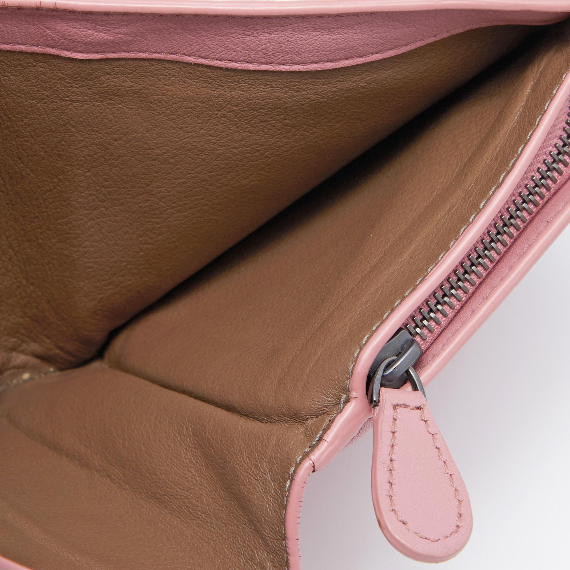 Bottega Veneta Pink Intrecciato Leather Compact Wallet In Good Condition In Dubai, Al Qouz 2
