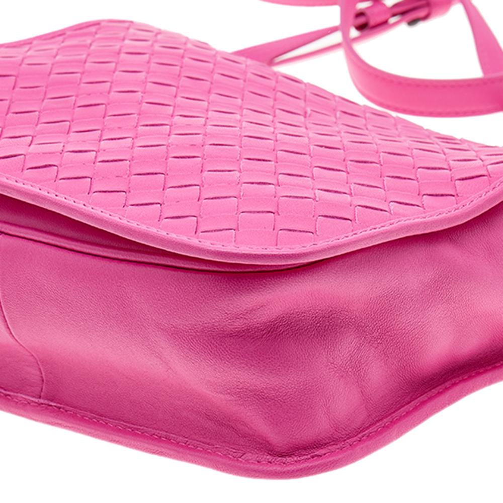 Bottega Veneta Pink Intrecciato Leather Flap Crossbody Bag In Good Condition In Dubai, Al Qouz 2