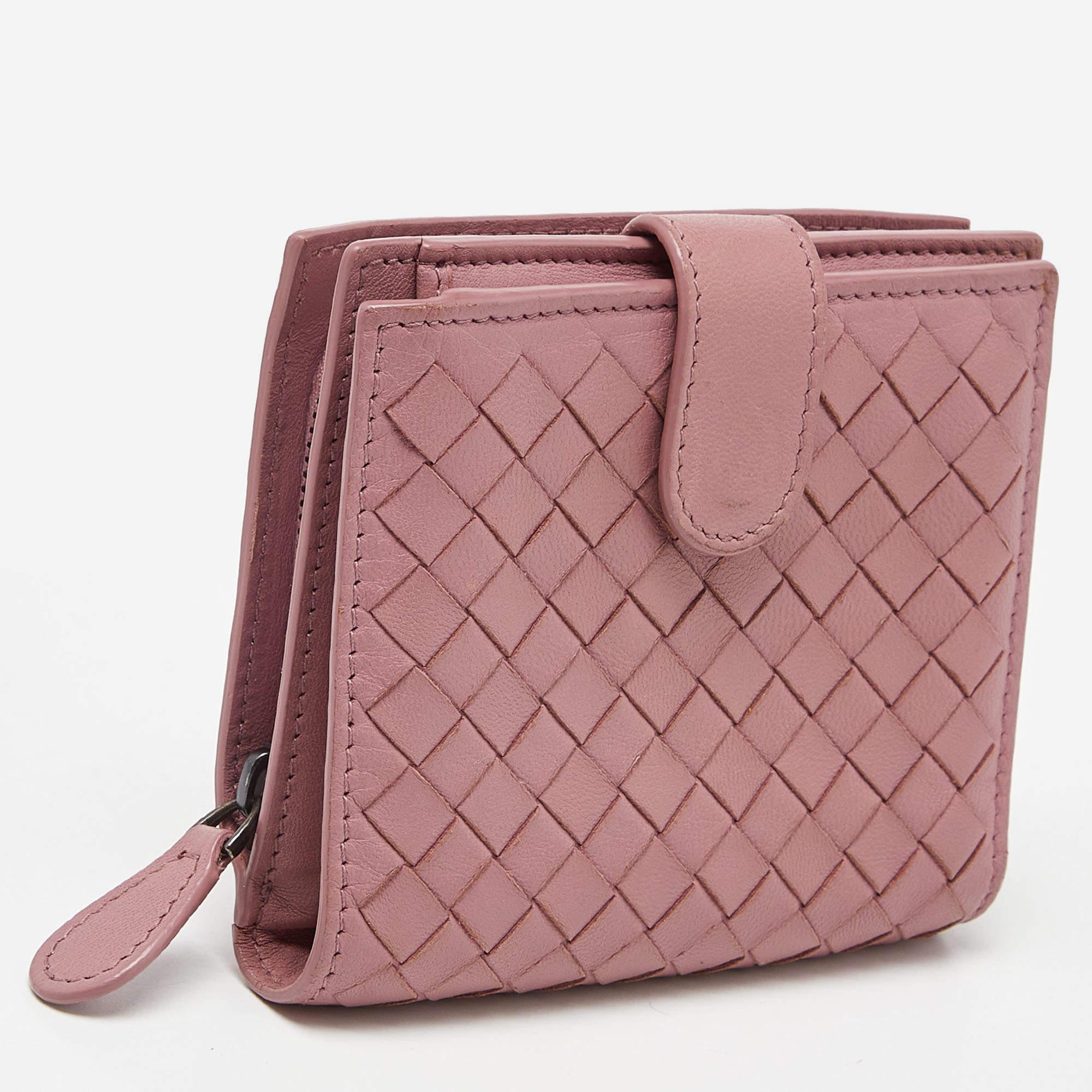 Bottega Veneta Rosa Intrecciato Portemonnaie aus Leder mit französischer Klappe im Angebot 2