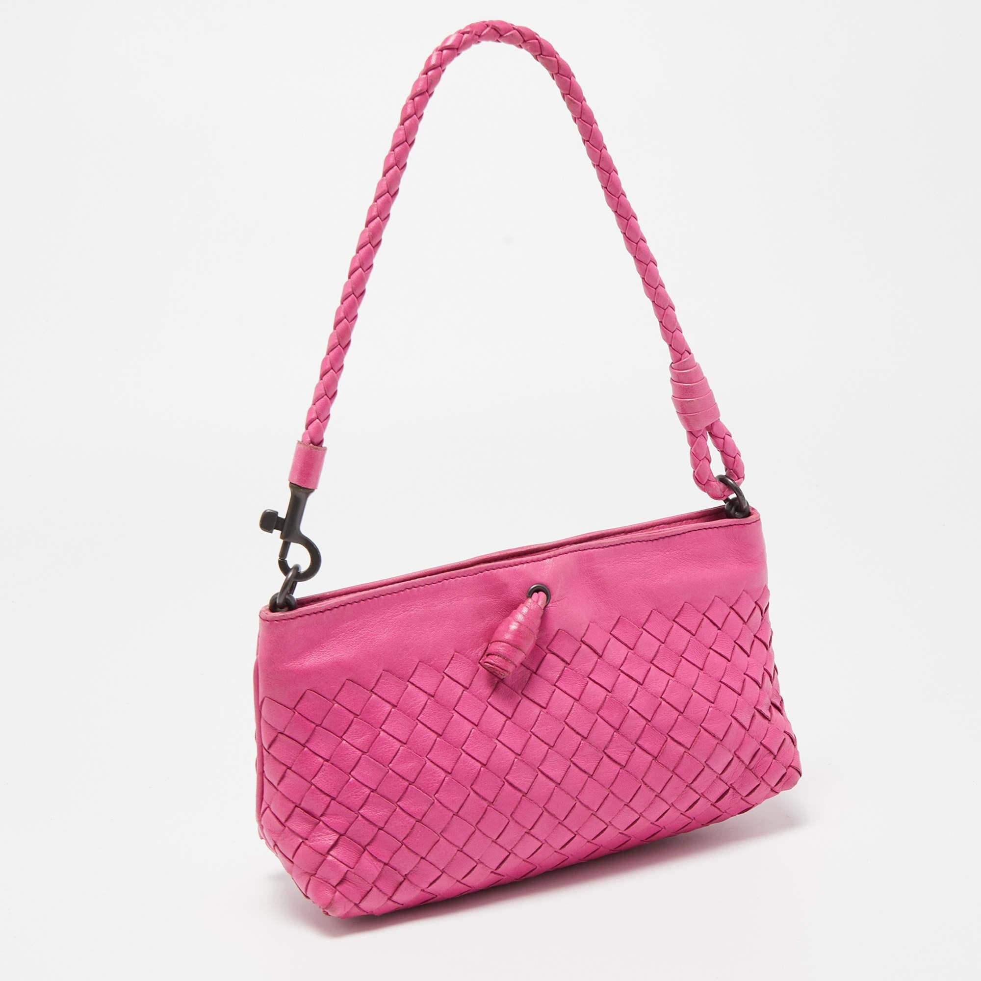 Bottega Veneta Pink Intrecciato Leather Magnetic Clutch Bag In Good Condition In Dubai, Al Qouz 2