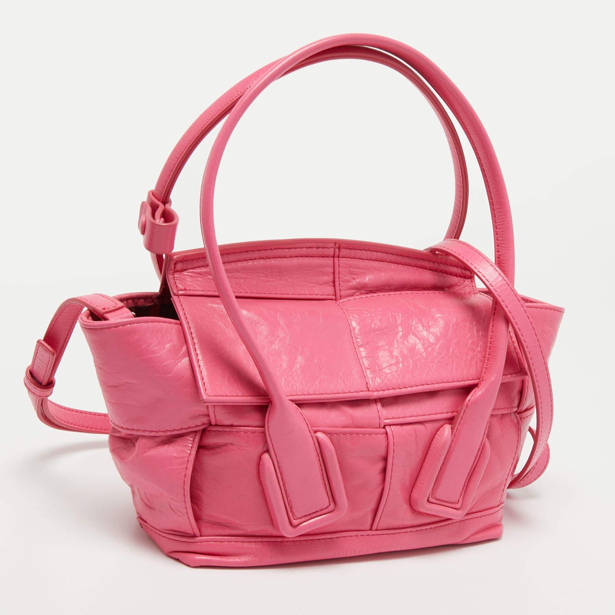 Bottega Veneta Pink Intrecciato Leather Mini Arco Tote In Good Condition In Dubai, Al Qouz 2